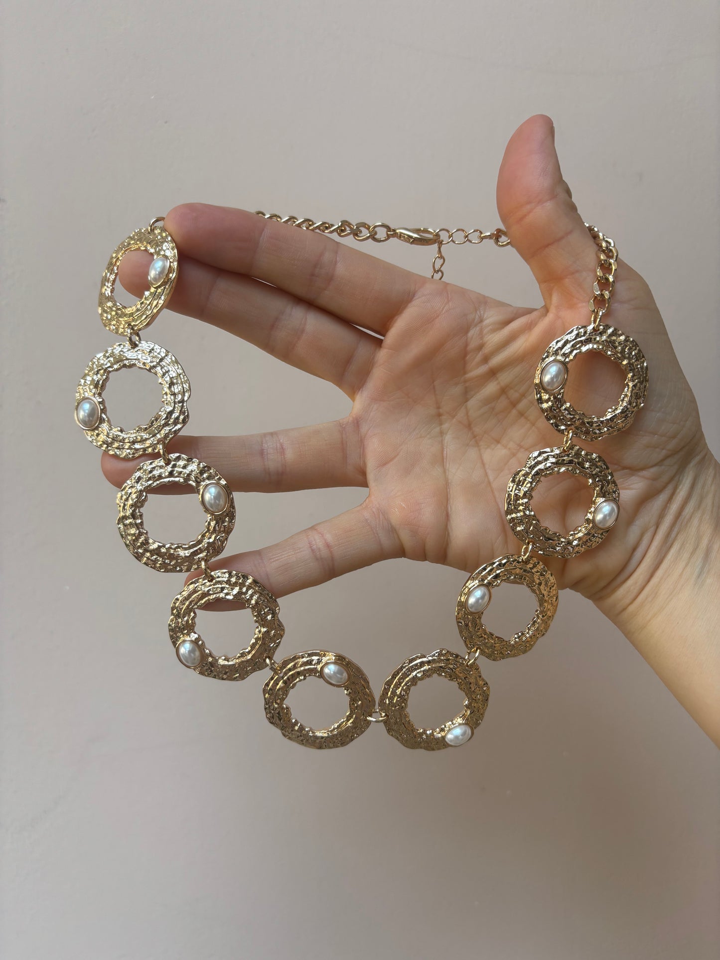 Gold circle chain necklace with pearl detail