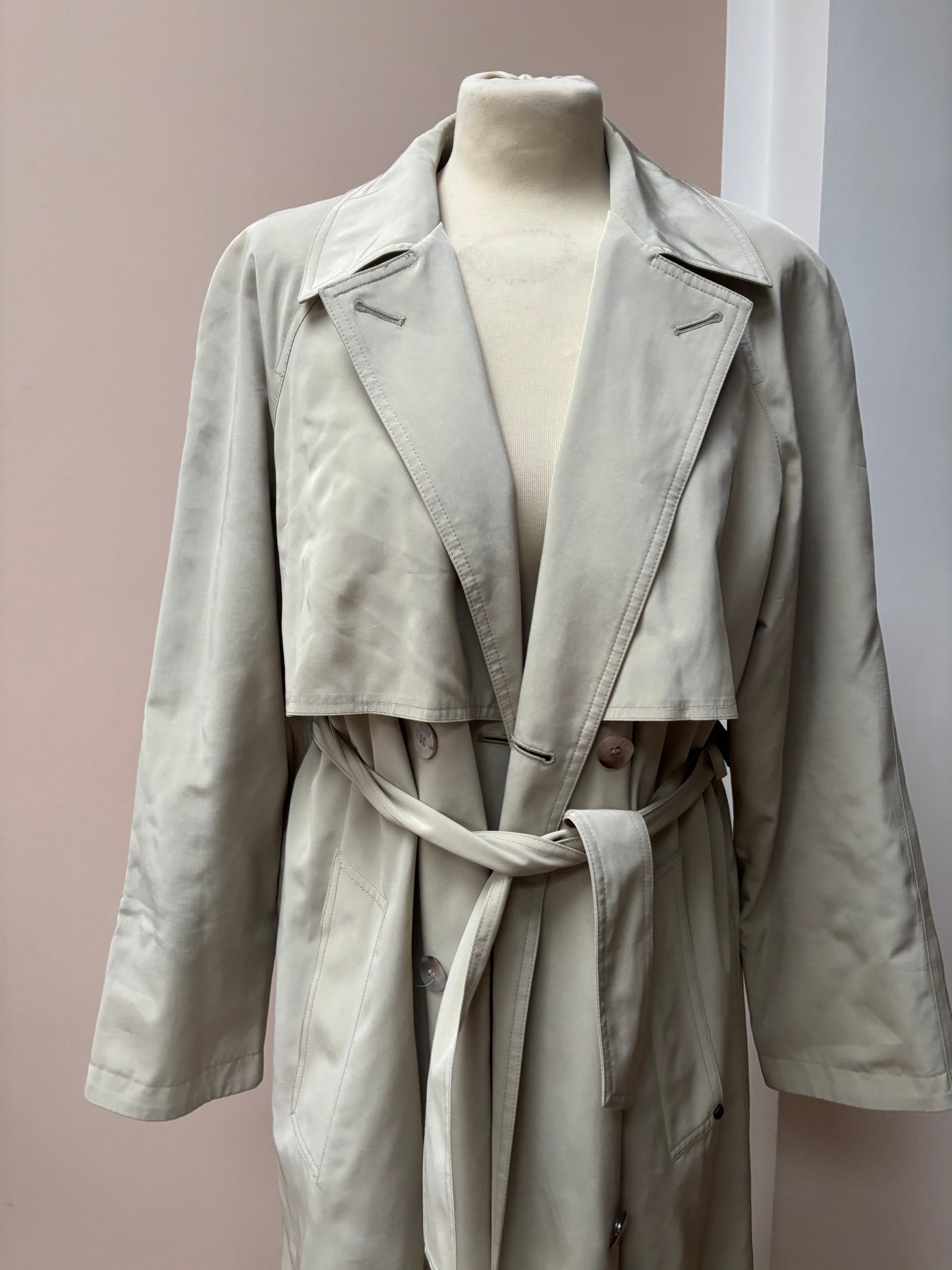 Vintage beige mac size 10/12