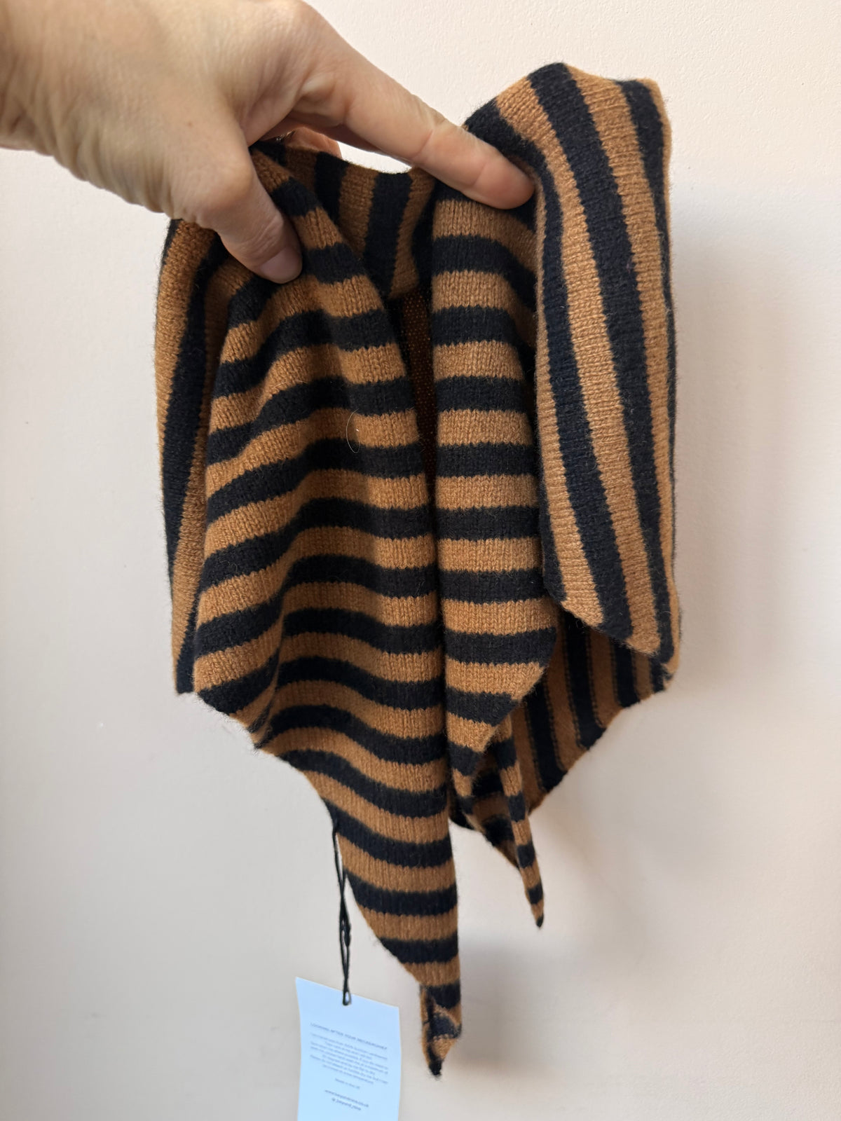 Beyond Nine 100% lambswool neck scarf BNWT