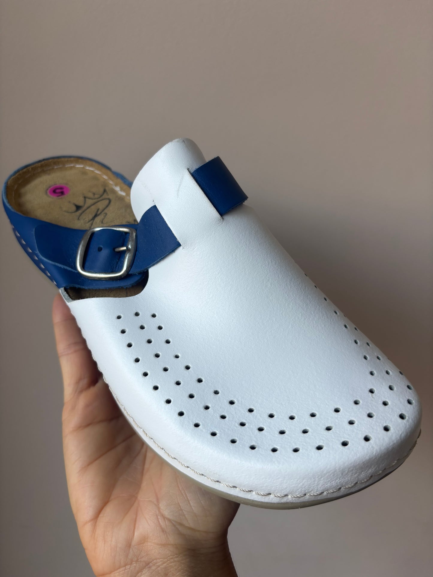 Vintage leather blue white clogs BNWT size 5