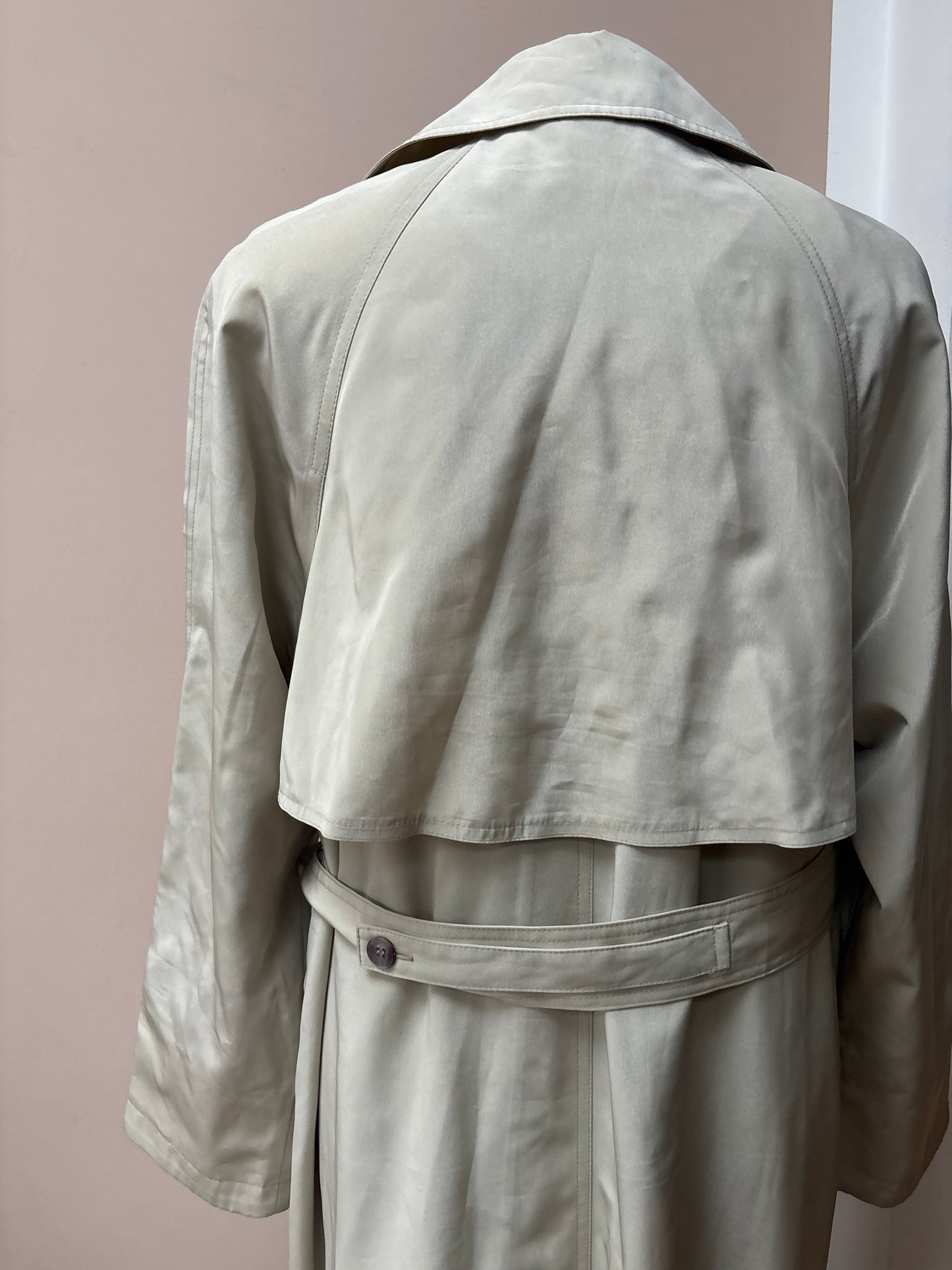 Vintage beige mac size 10/12
