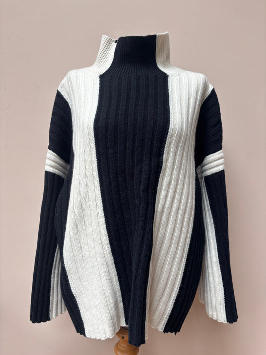 100% wool monochrome jumper size 14-18
