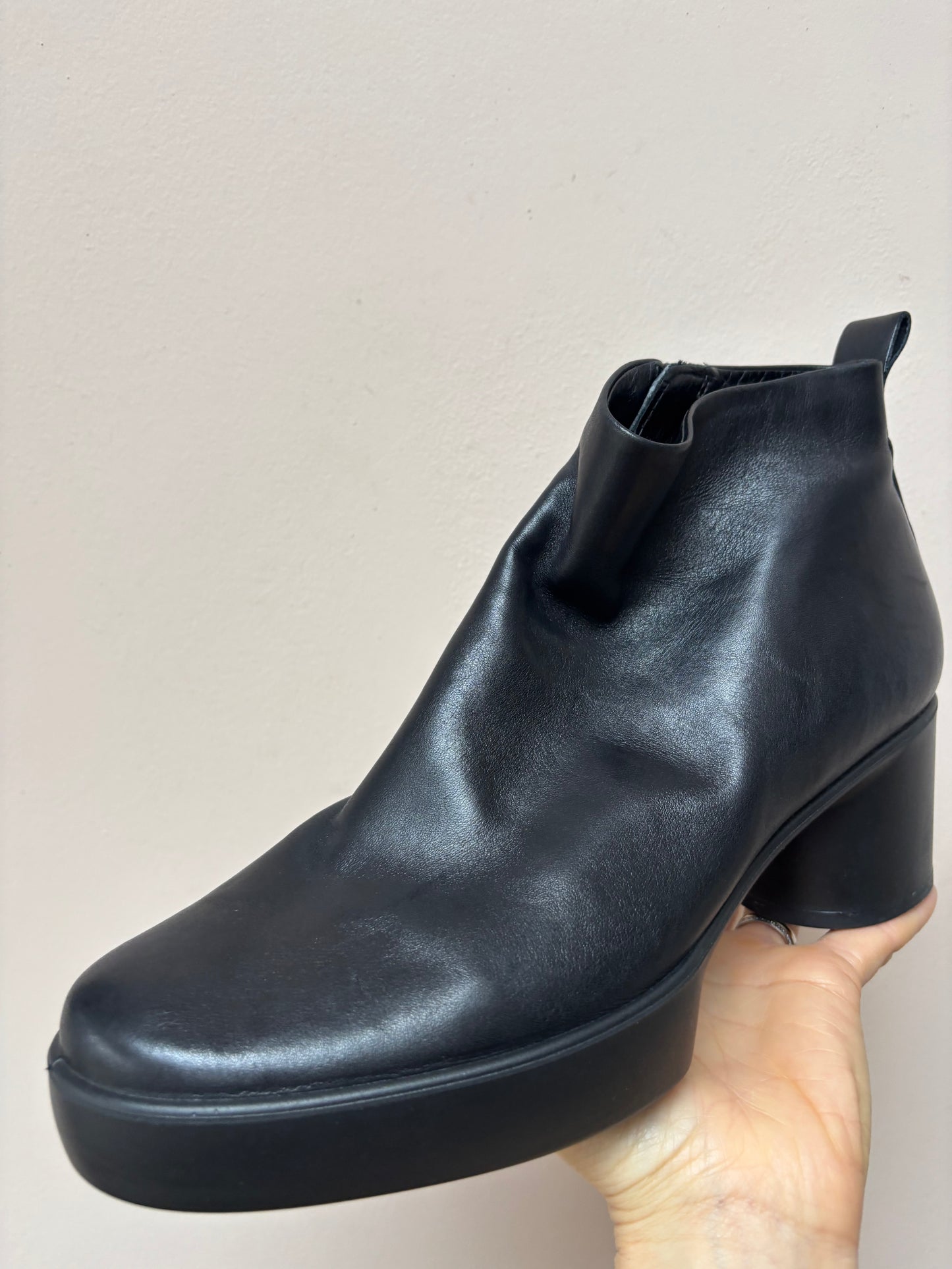 Soft black leather boots size 41 (UK8)