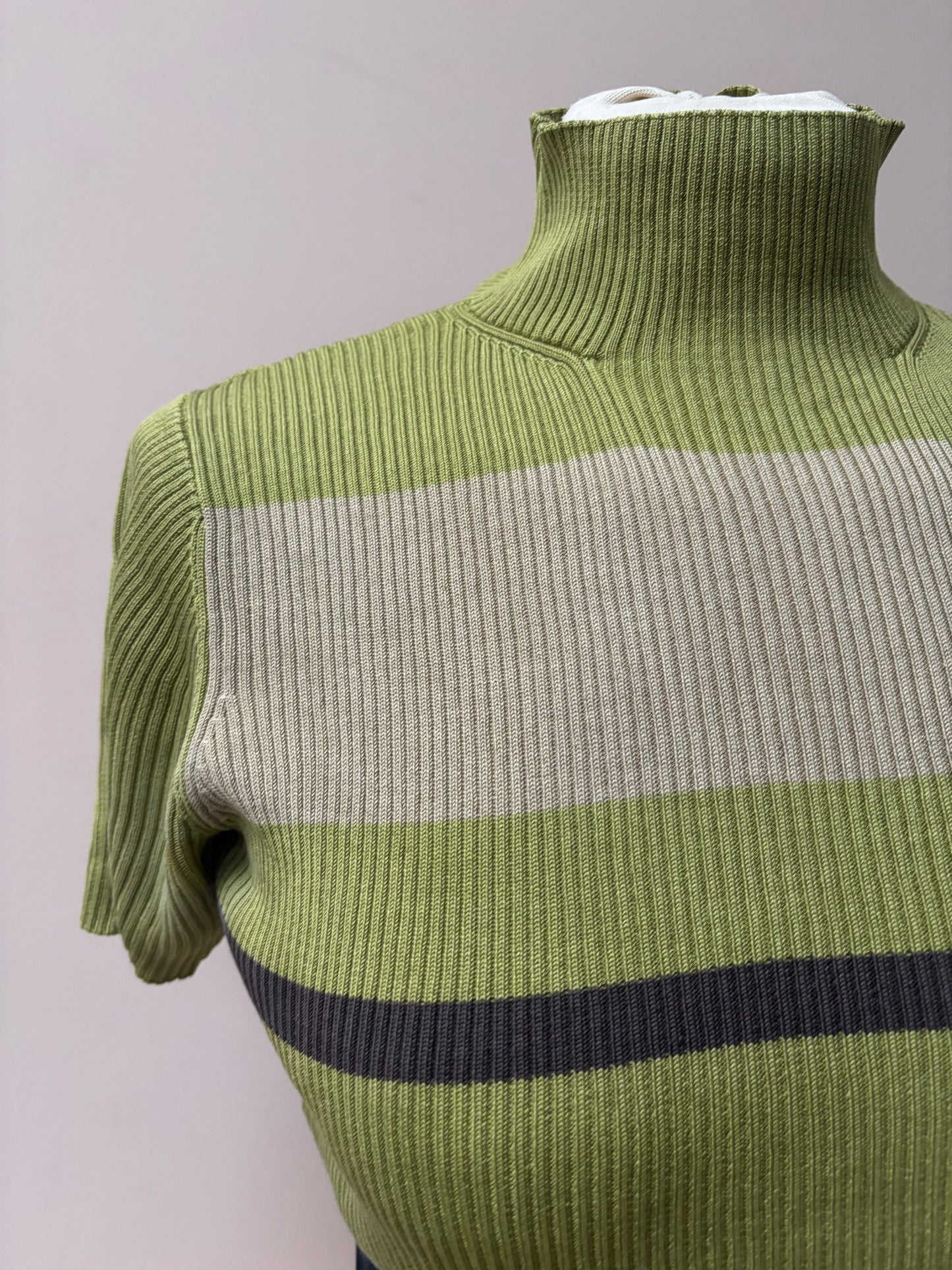 Vintage 100% silk top size Medium