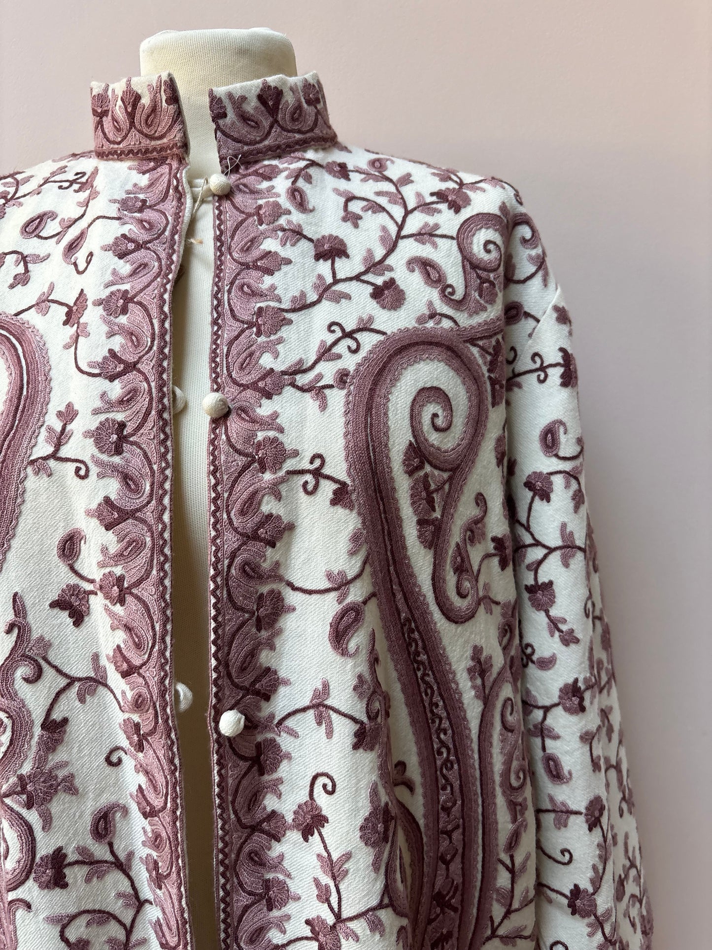 Vintage embroidered wool jacket size Medium