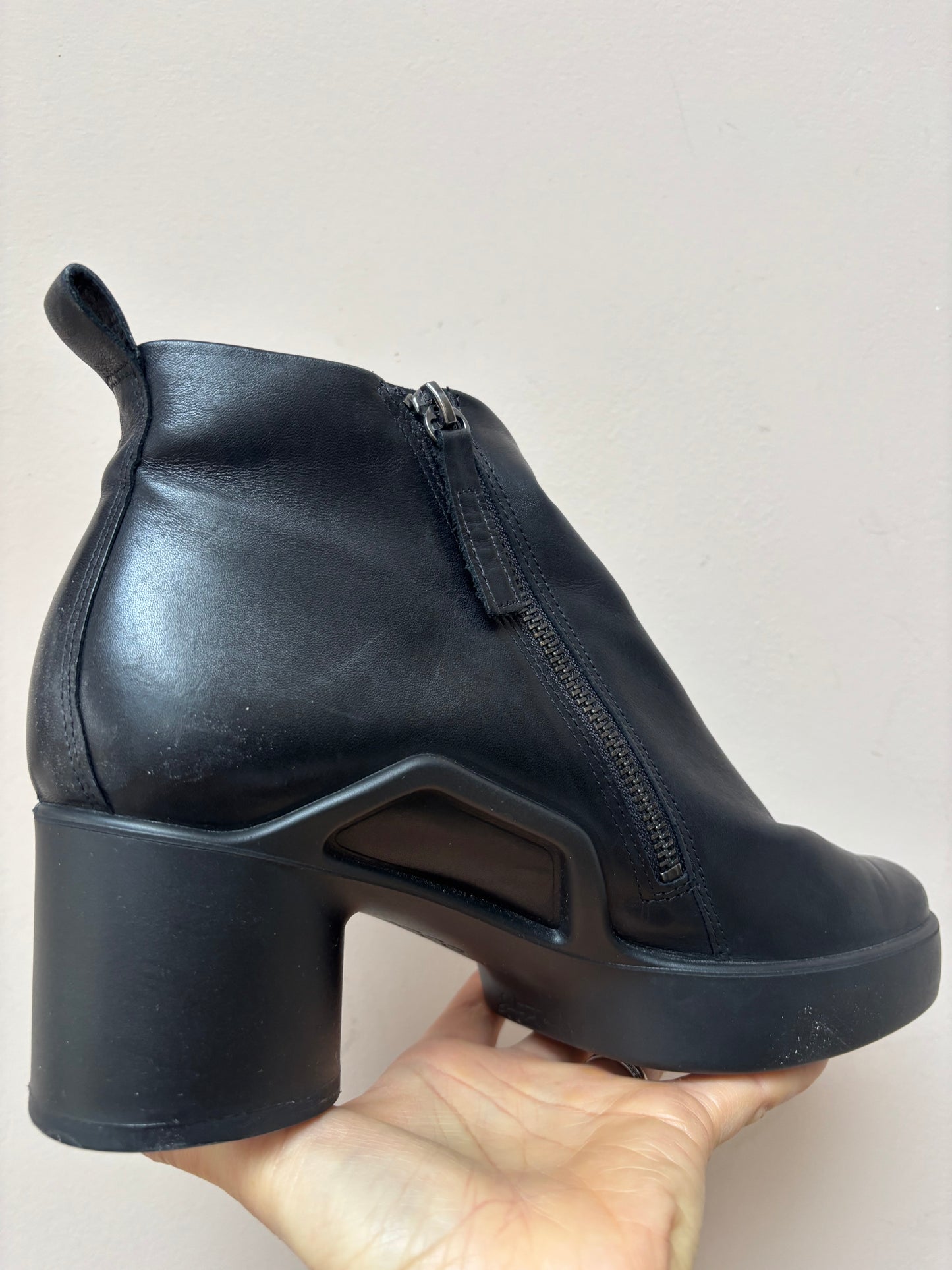 Soft black leather boots size 41 (UK8)