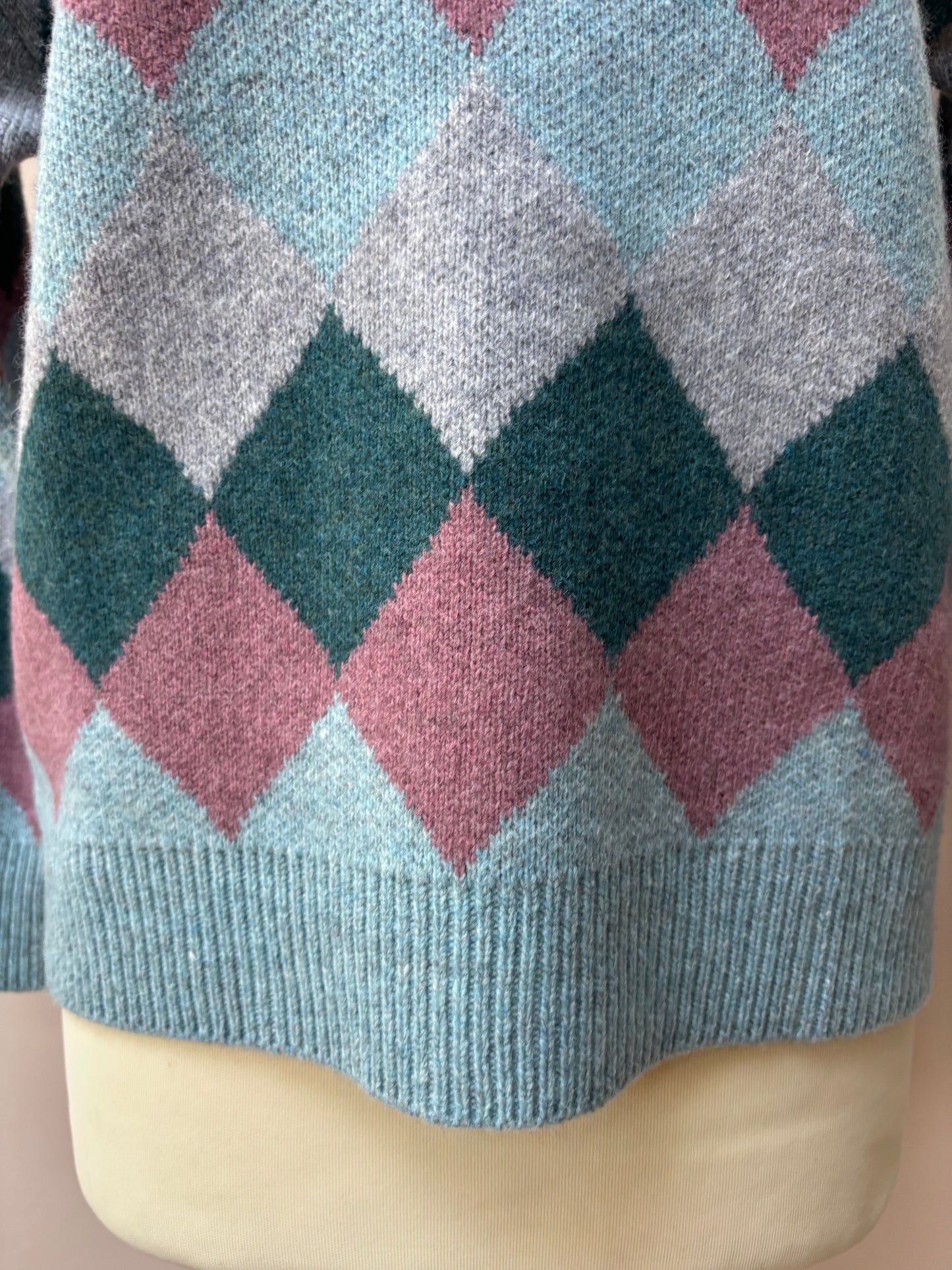 Vintage 100% Lambswool jumper size Small