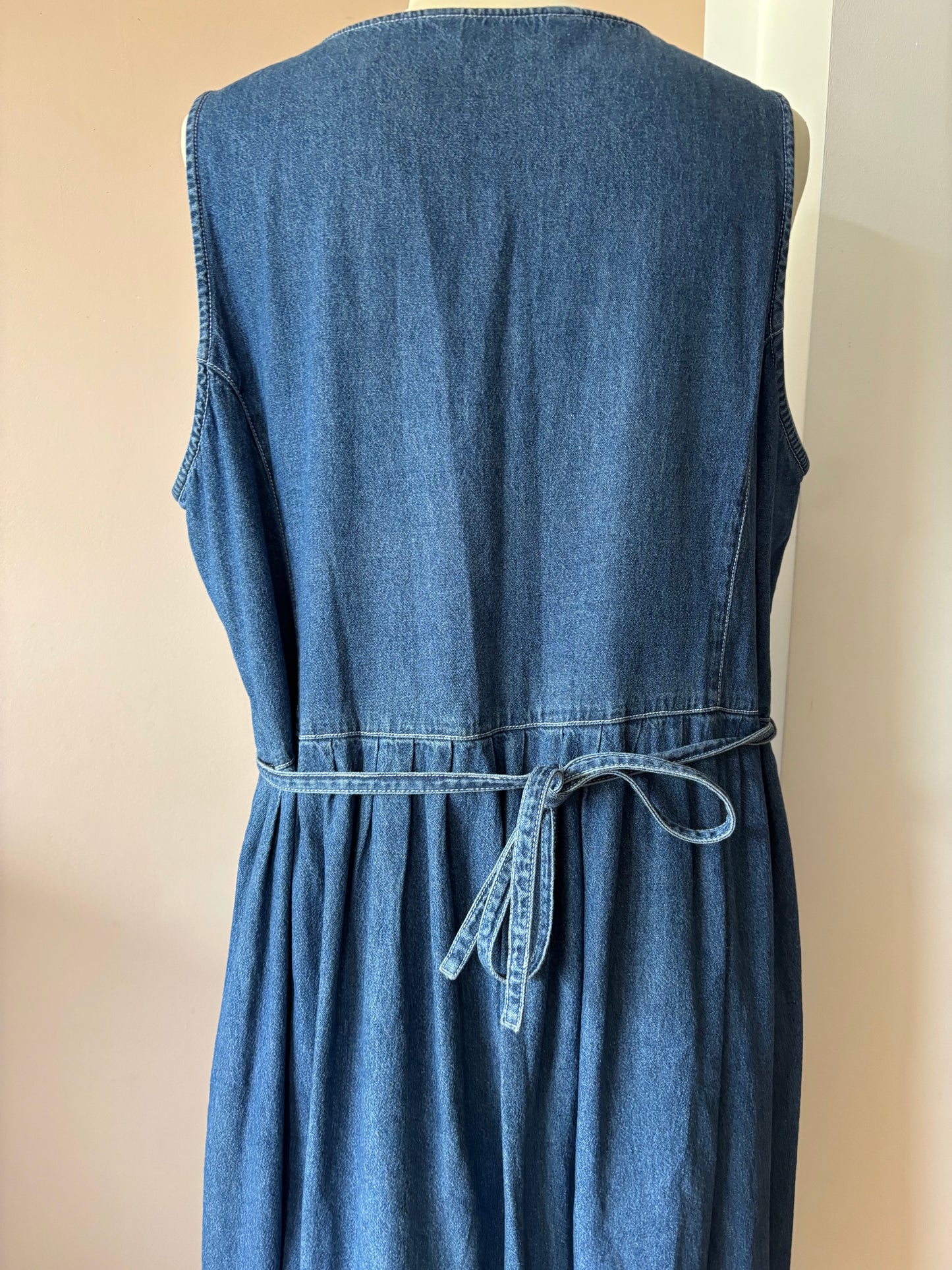 Vintage denim dress 100% cotton size 14/16
