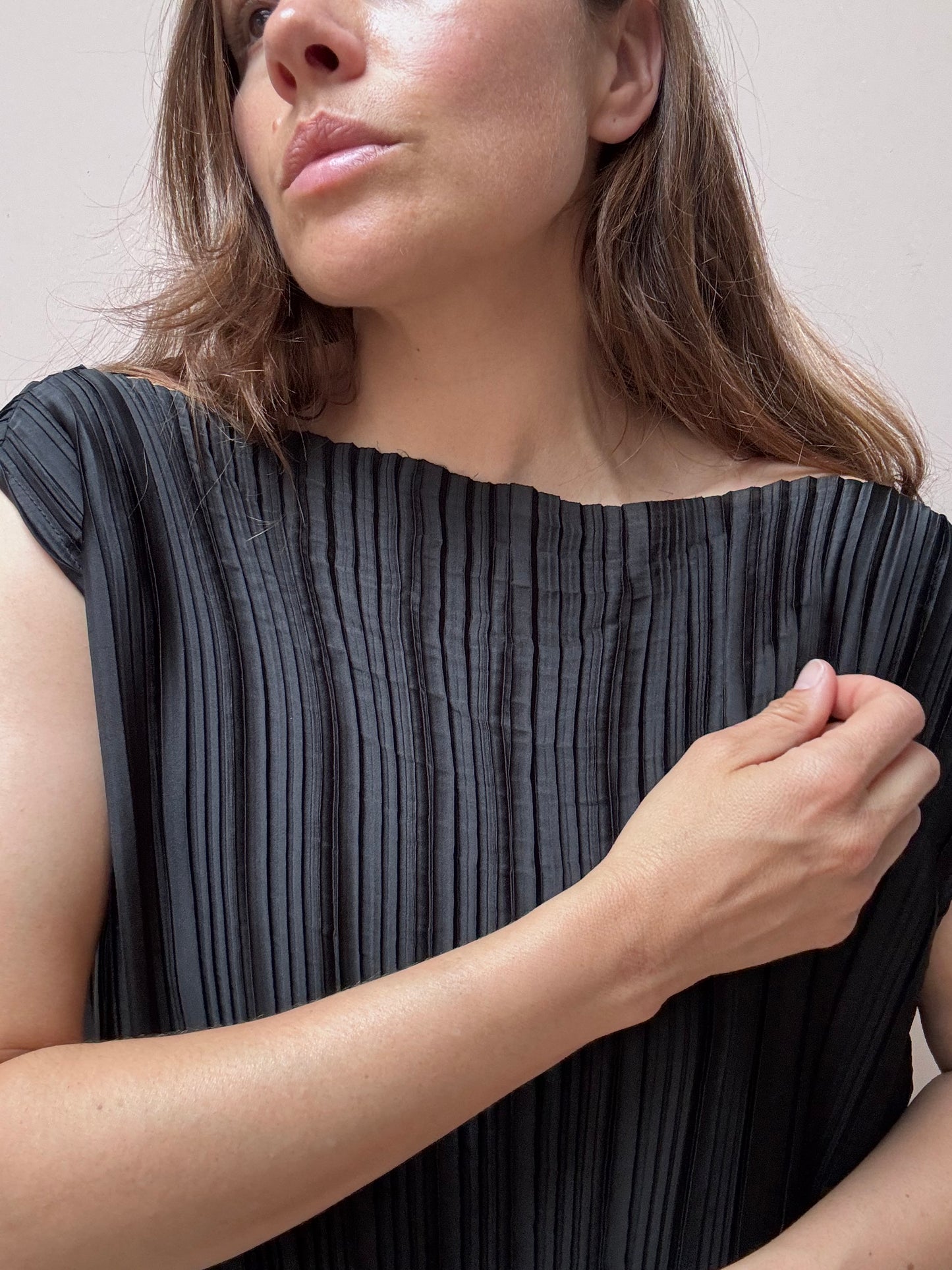 Black pleated oversized top size M
