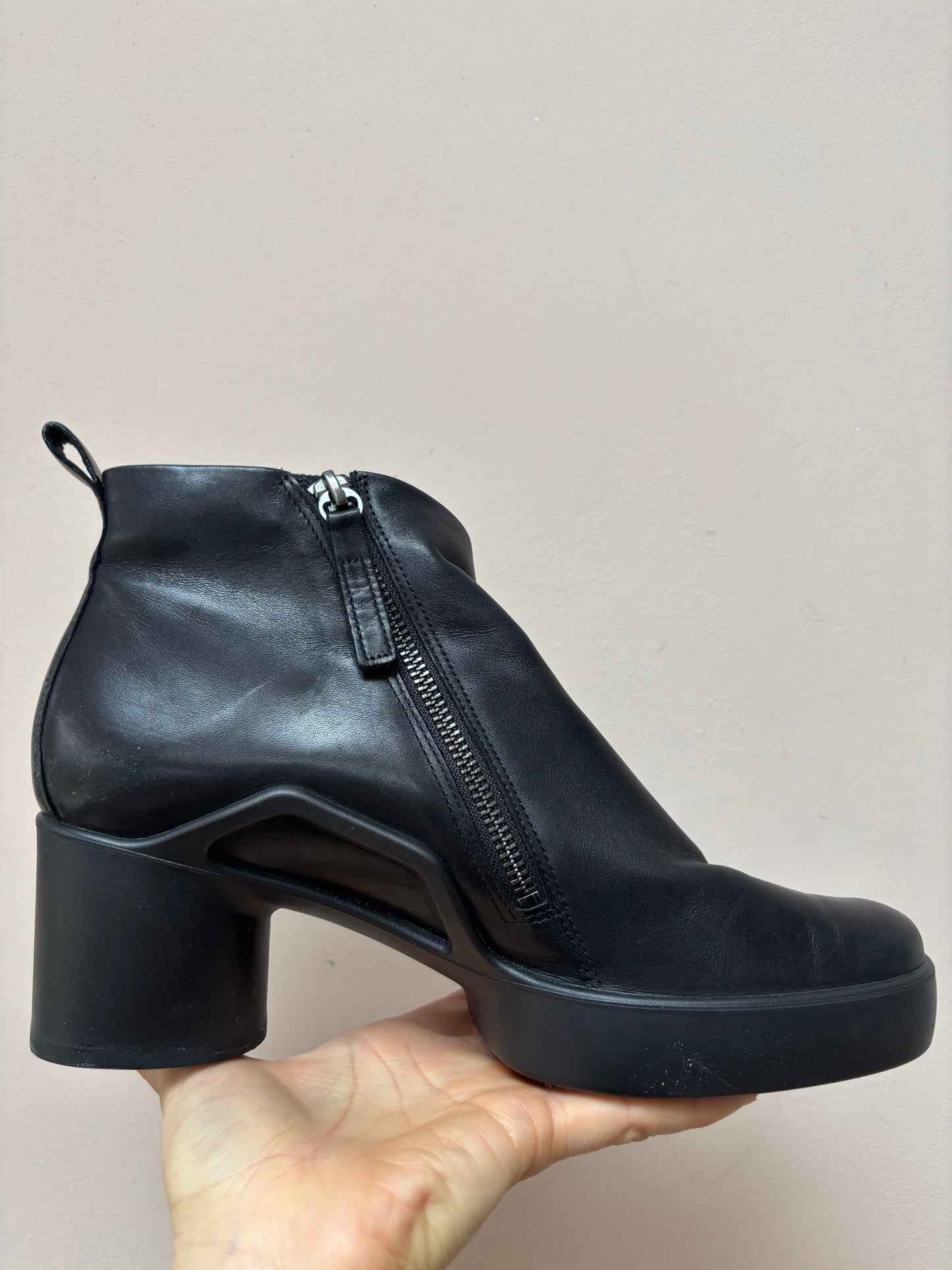 Soft black leather boots size 41 (UK8)