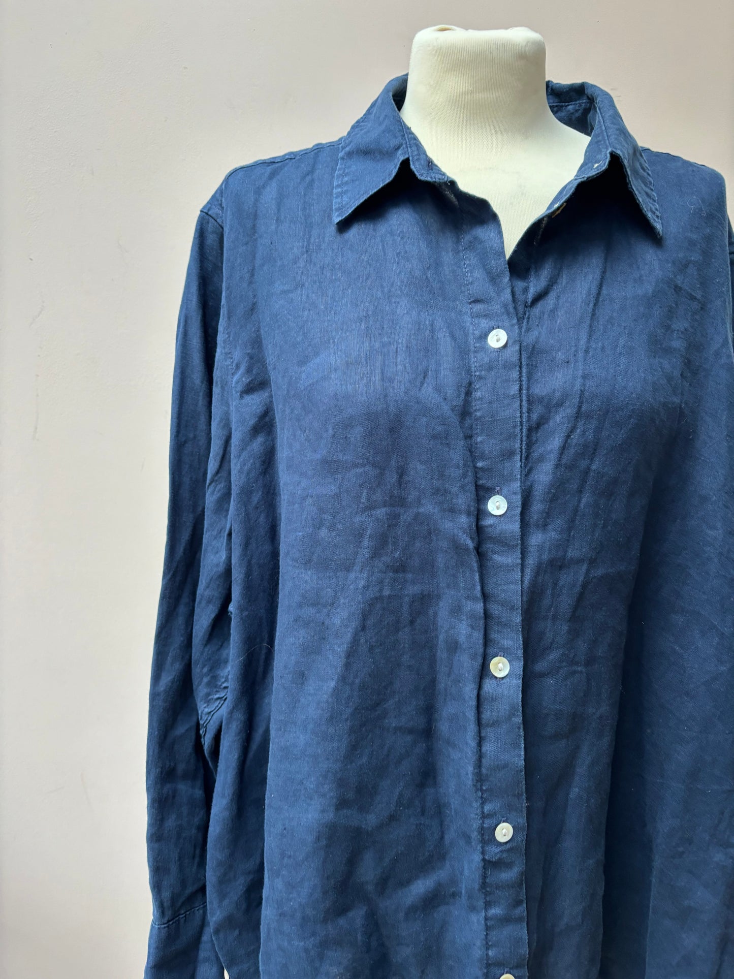 Navy blue 100% linen shirt size 16/24