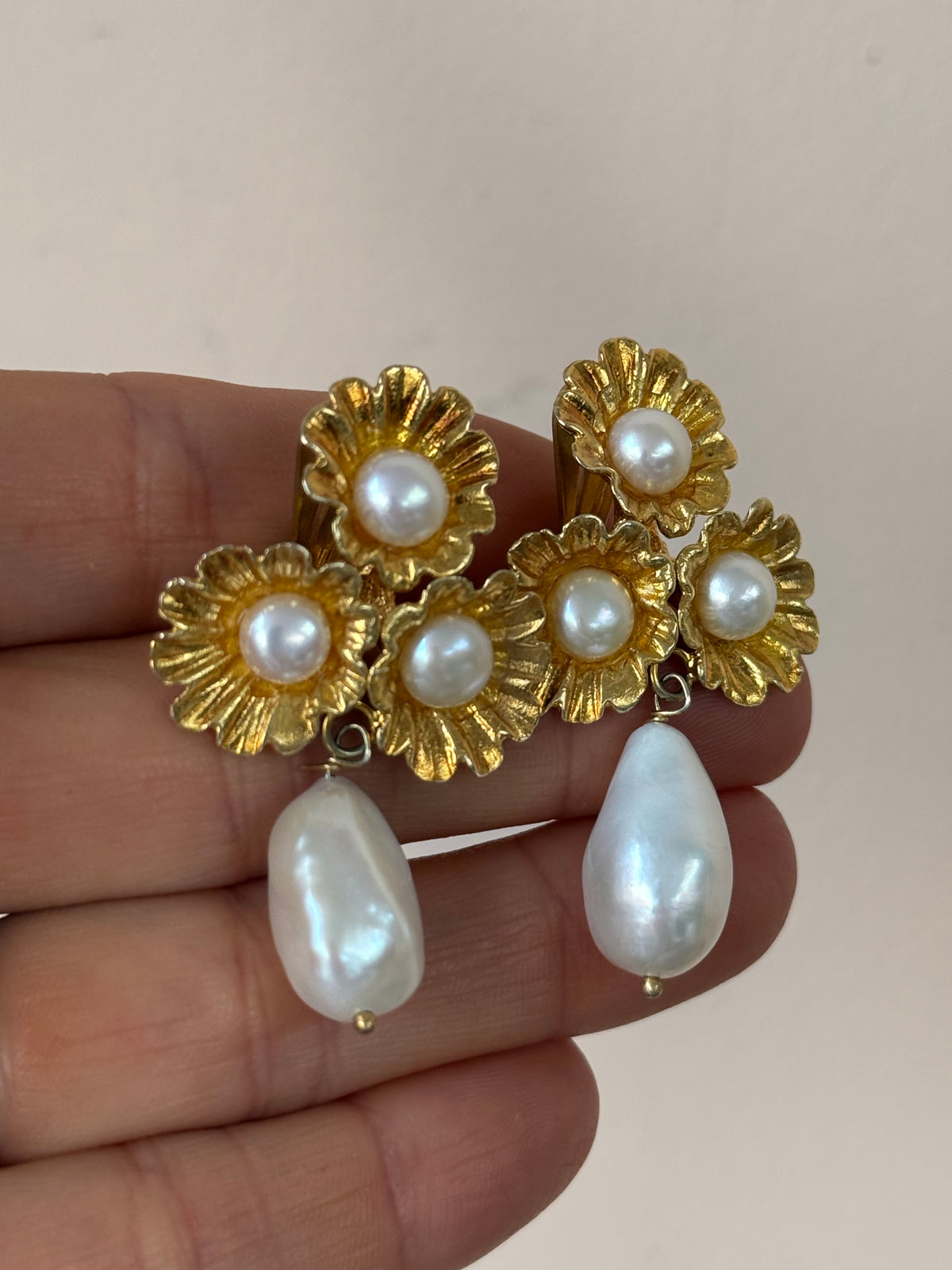 Soru gold and pearl clip on earrings