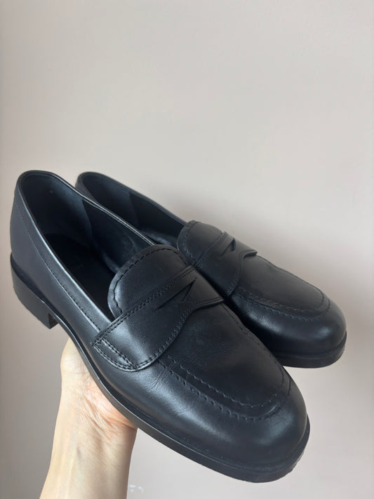 Black leather brogues size 5.5