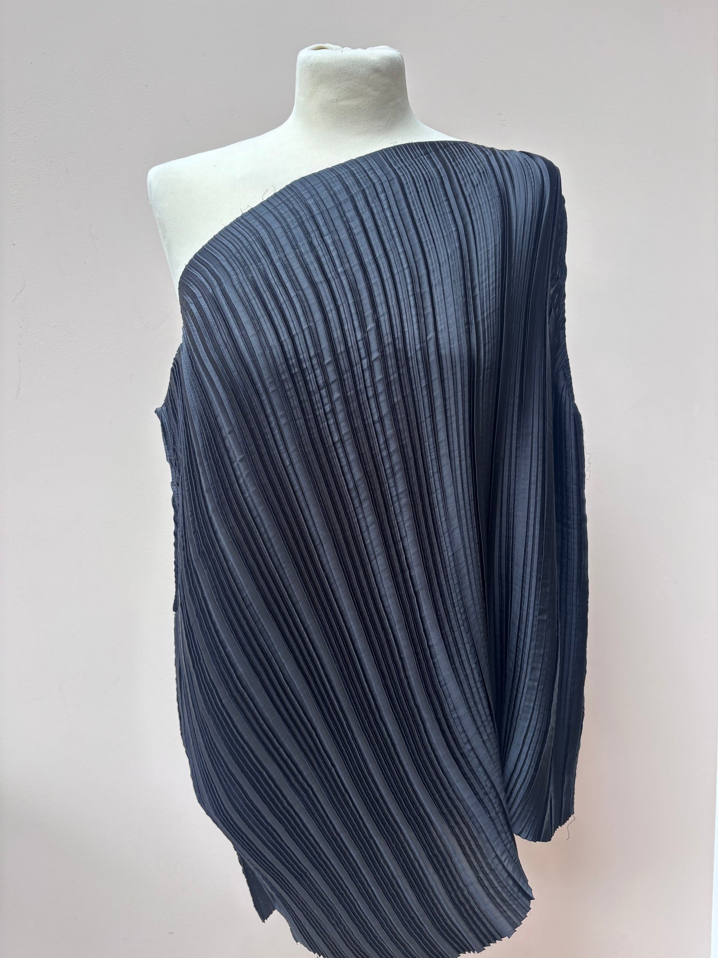 Black pleated oversized top size M