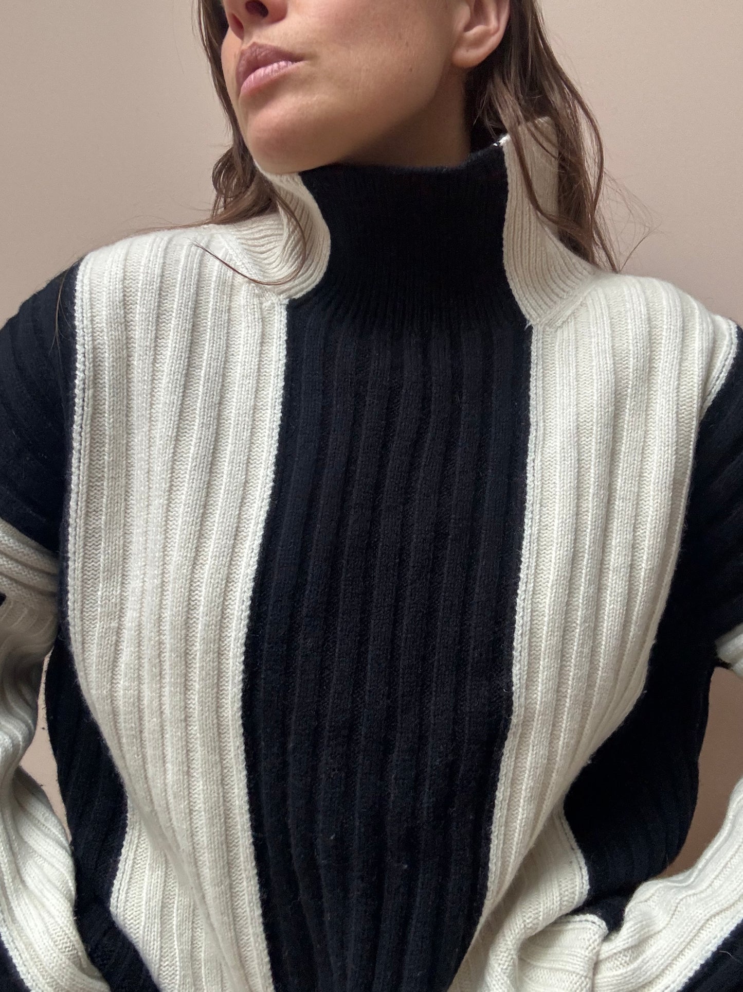 100% wool monochrome jumper size 14-18