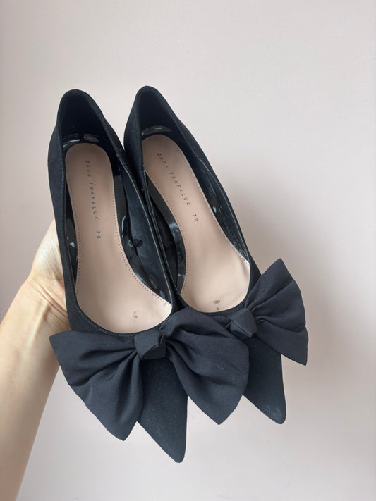 Black suede bow heels size 5