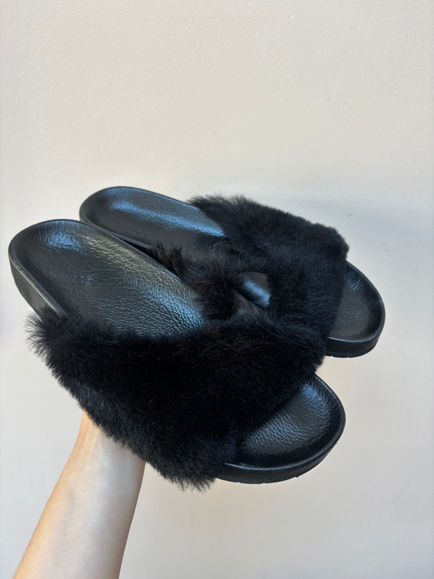 Vince black leather fur sandals size UK6