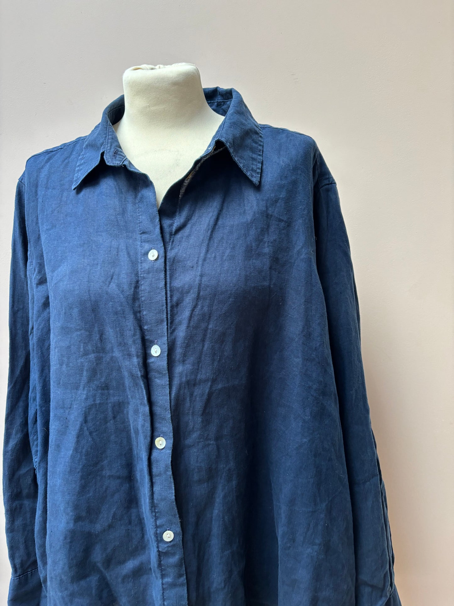 Navy blue 100% linen shirt size 16/24