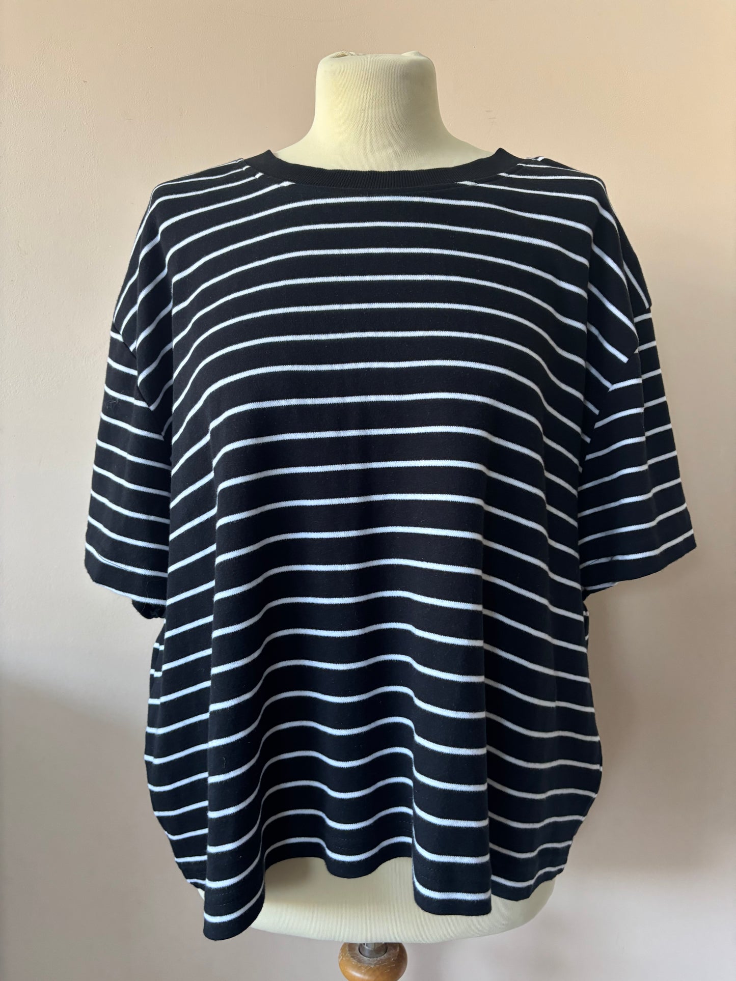100% cotton boxy striped tshirt size 22