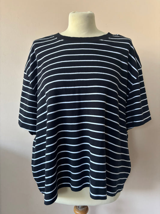 100% cotton boxy striped tshirt size 22