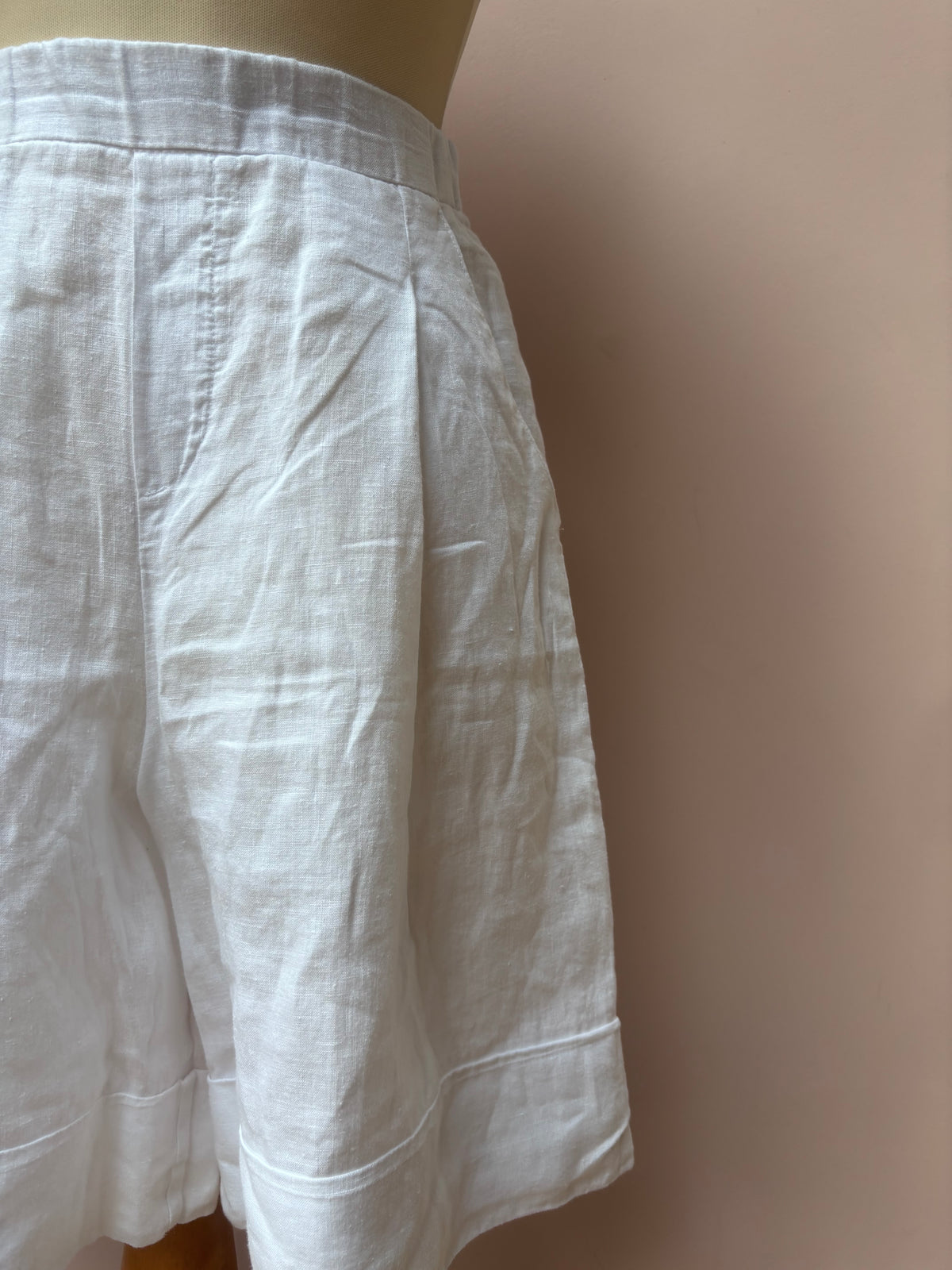 United Colours of Benetton white linen shorts 8/10