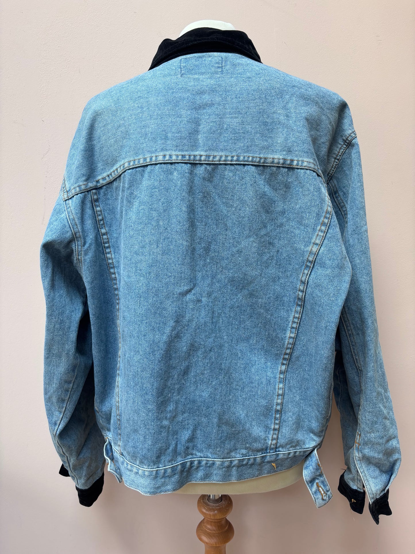 Vintage denim jacket size Medium