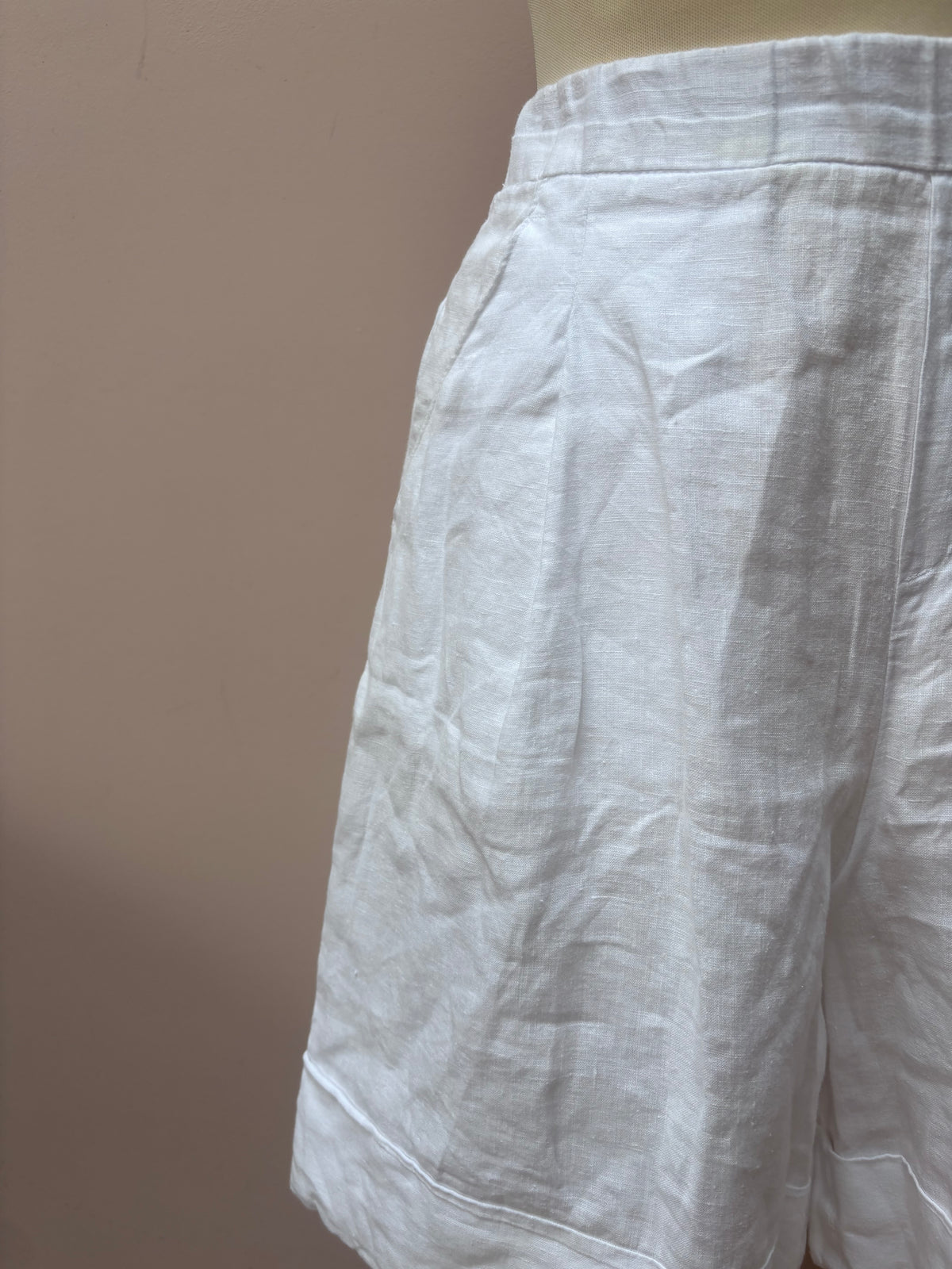 United Colours of Benetton white linen shorts 8/10