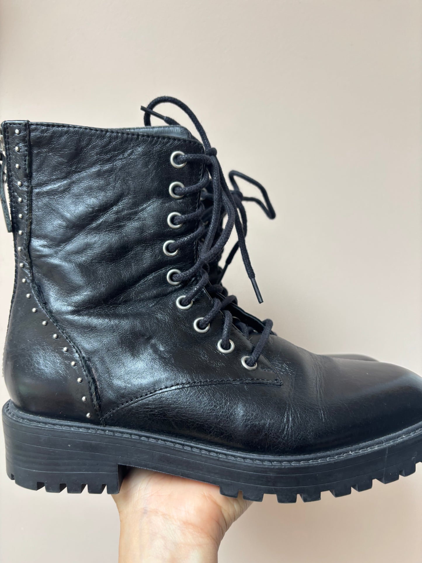 Black leather boots size UK3