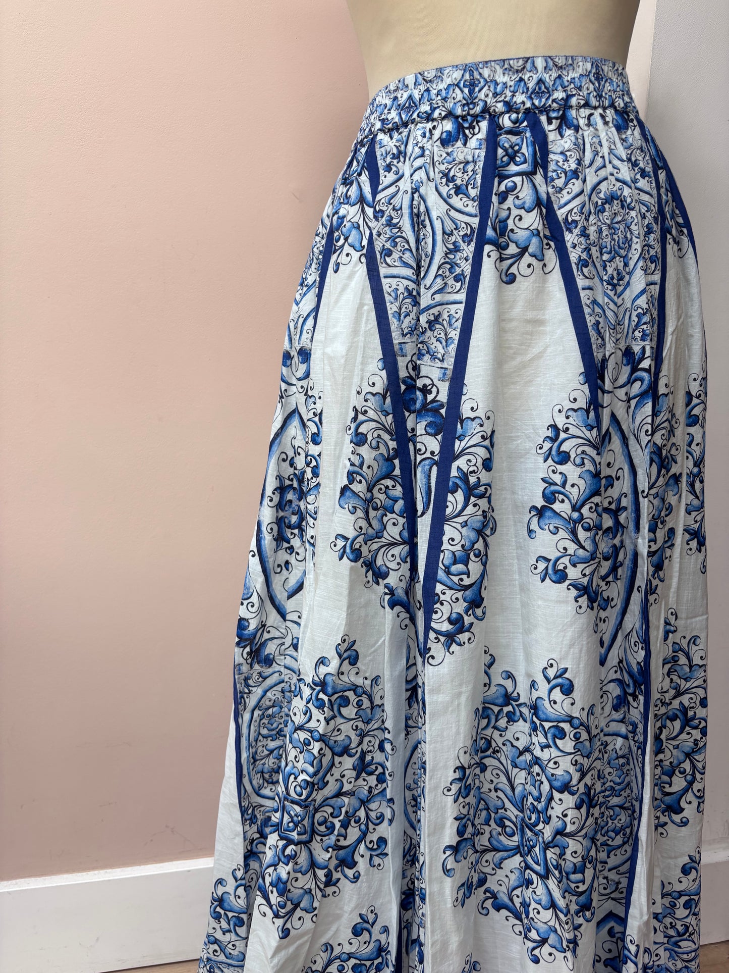 Blue white patterned skirt size Large