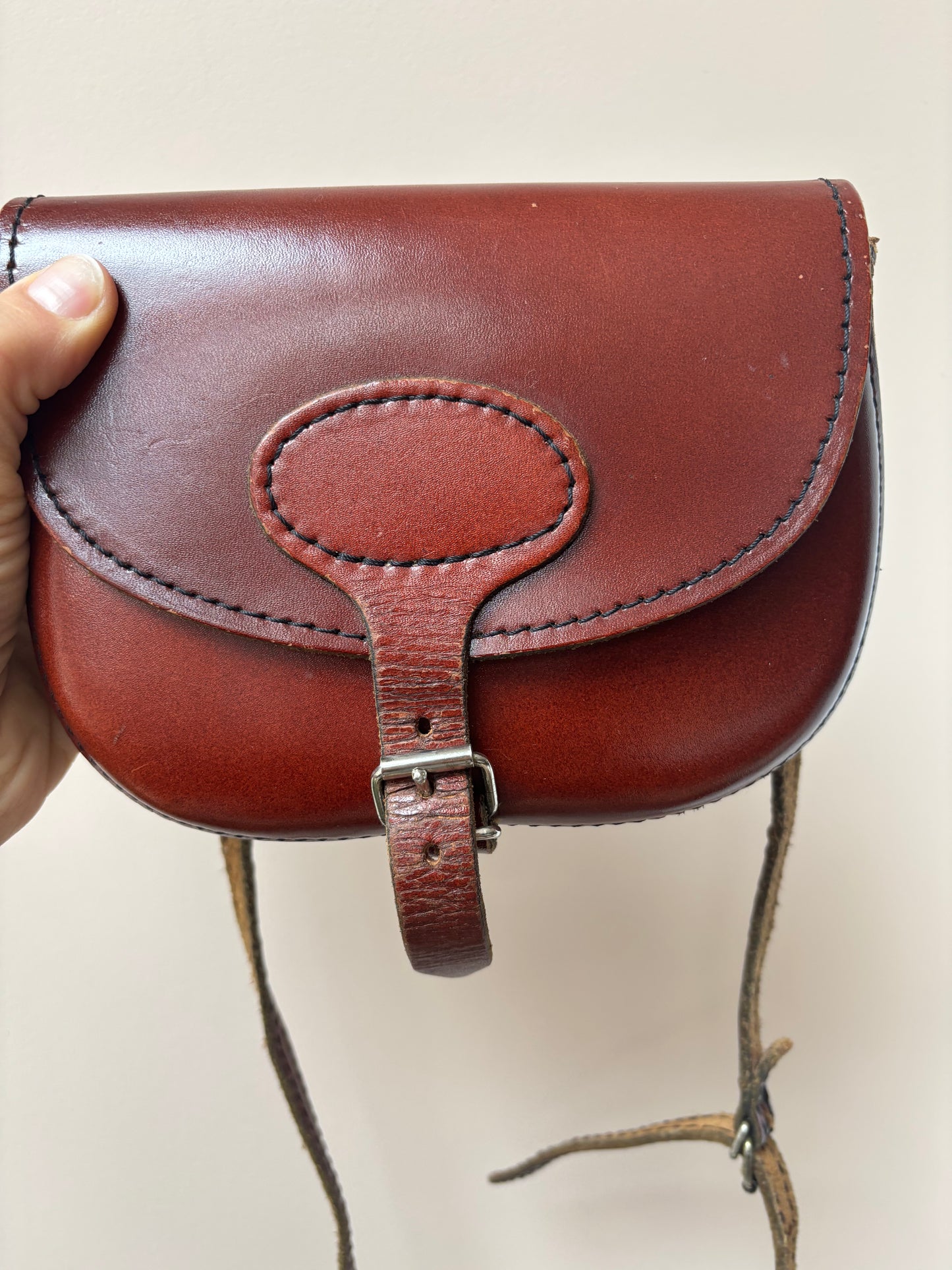 Vintage brown leather shoulder bag