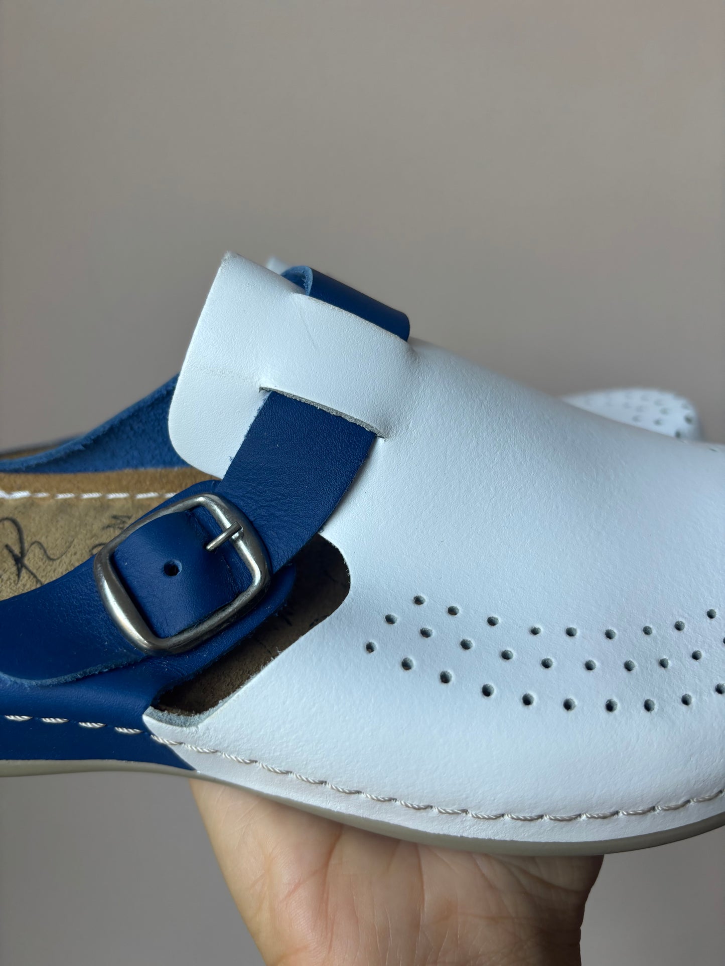 Vintage leather blue white clogs BNWT size 5