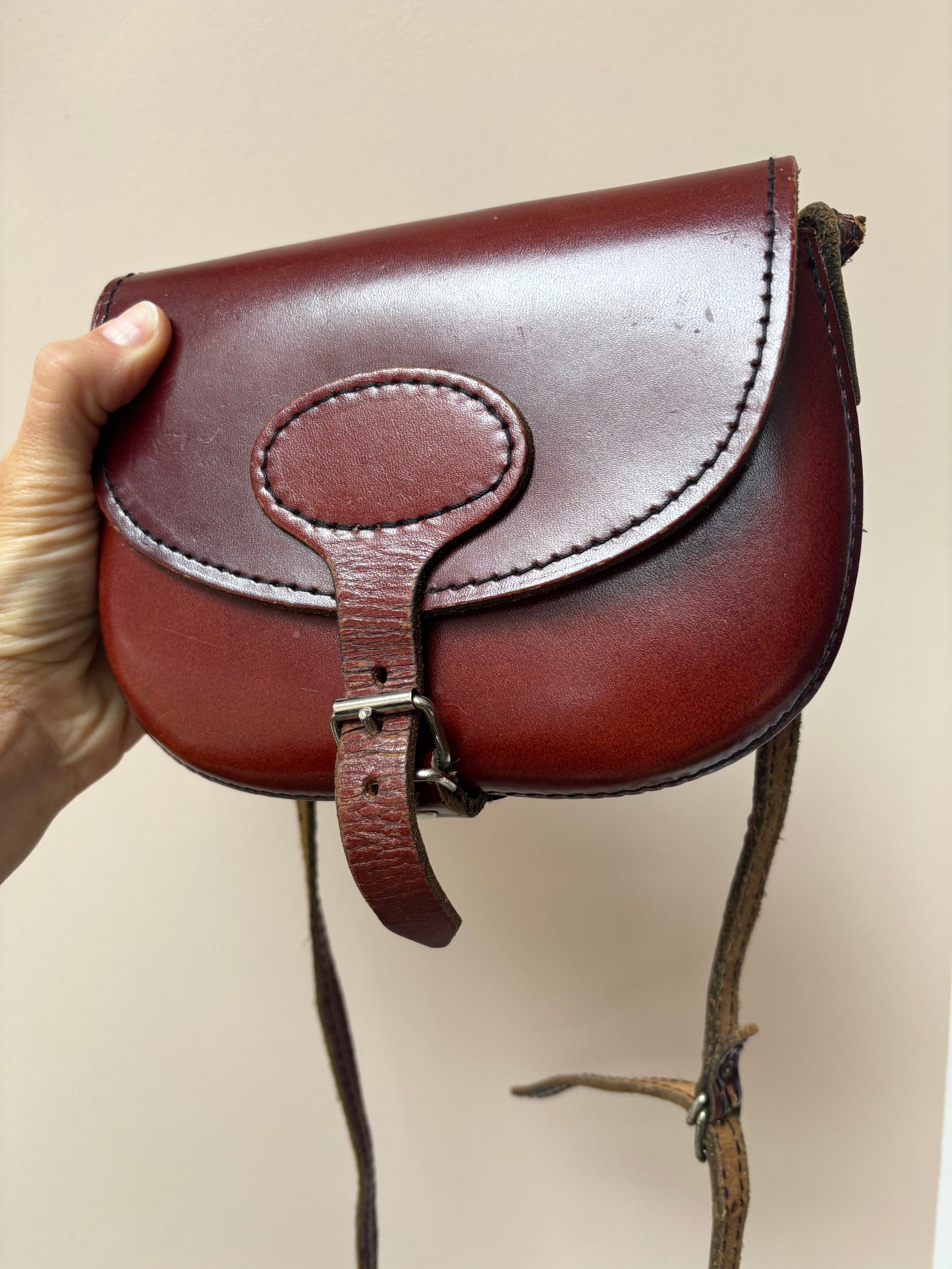 Vintage brown leather shoulder bag