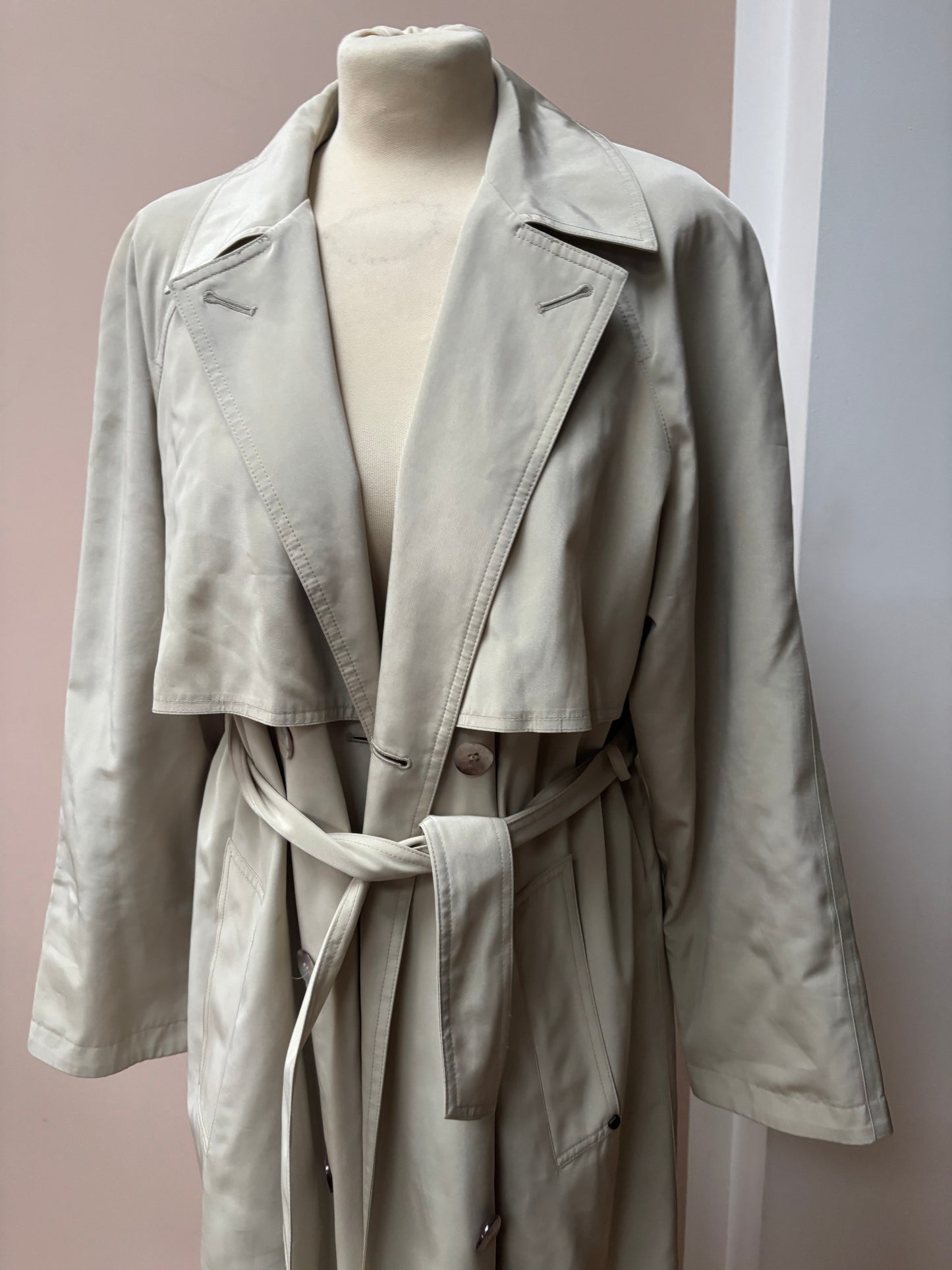 Vintage beige mac size 10/12