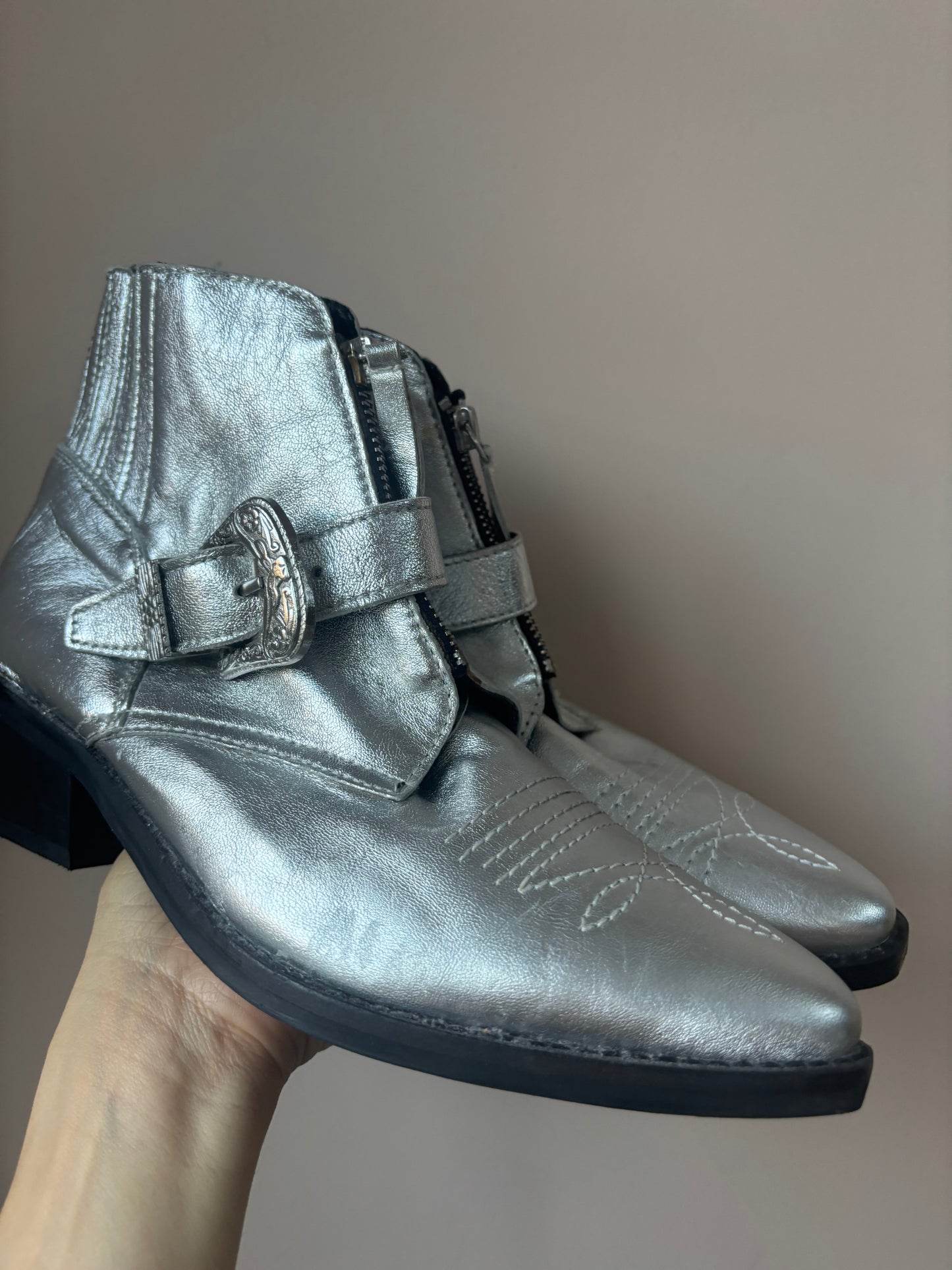 Silver leather boots size UK6