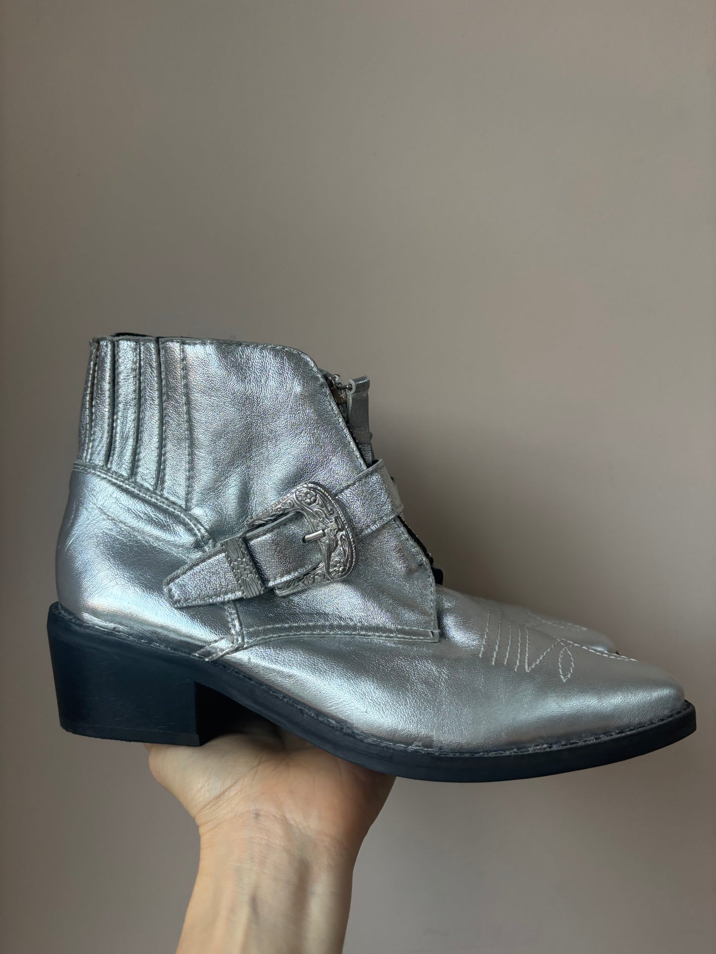 Silver leather boots size UK6