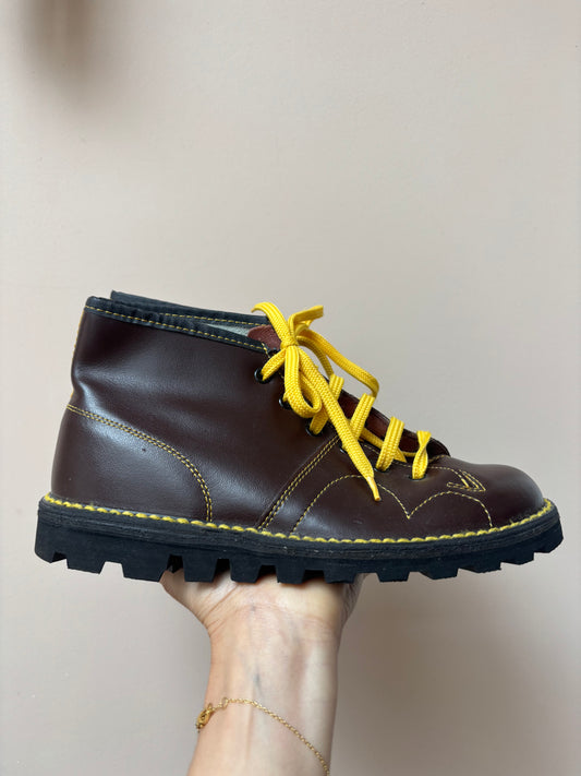 Vintage brown leather boots size UK4