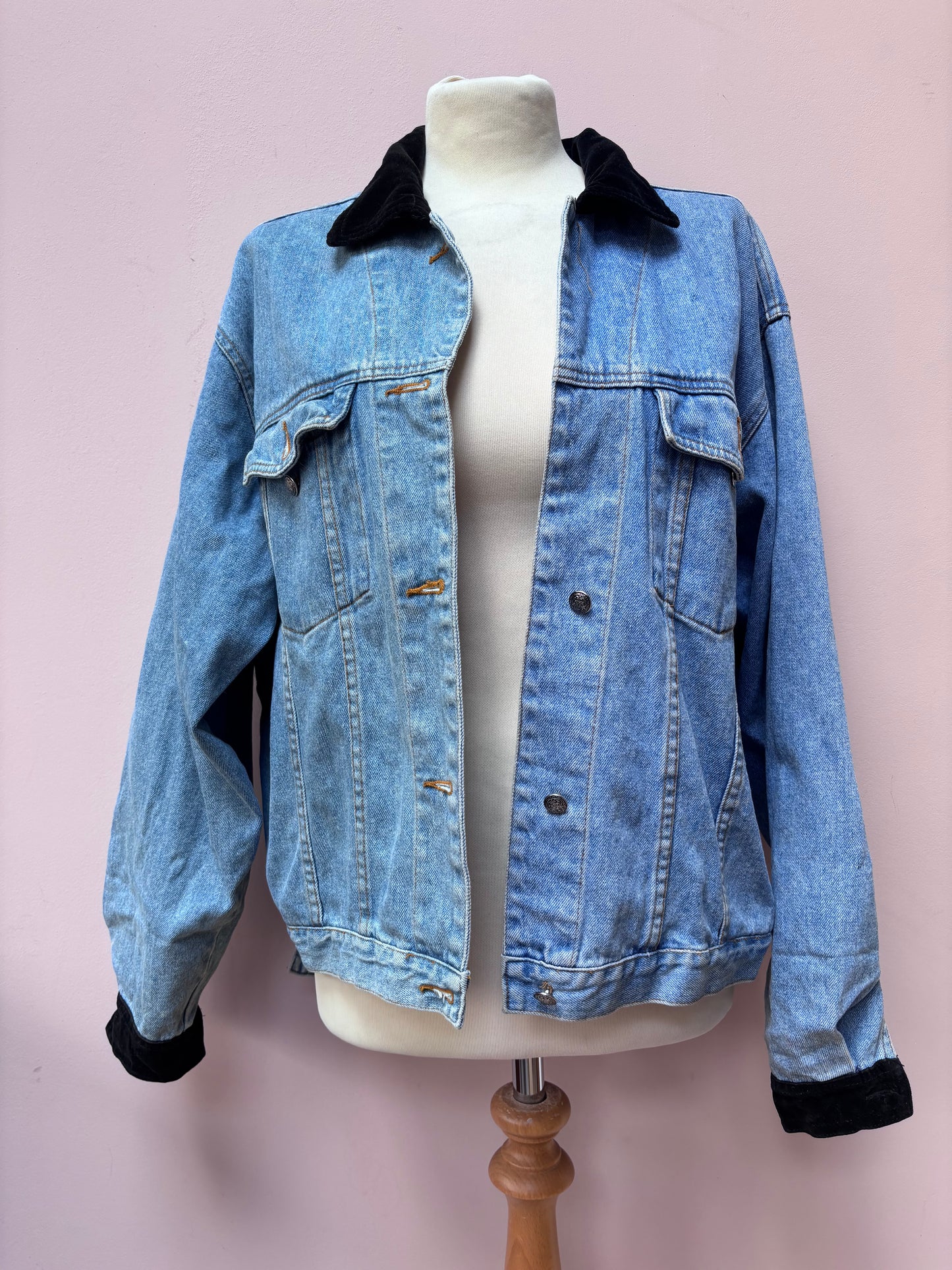 Vintage denim jacket size Medium