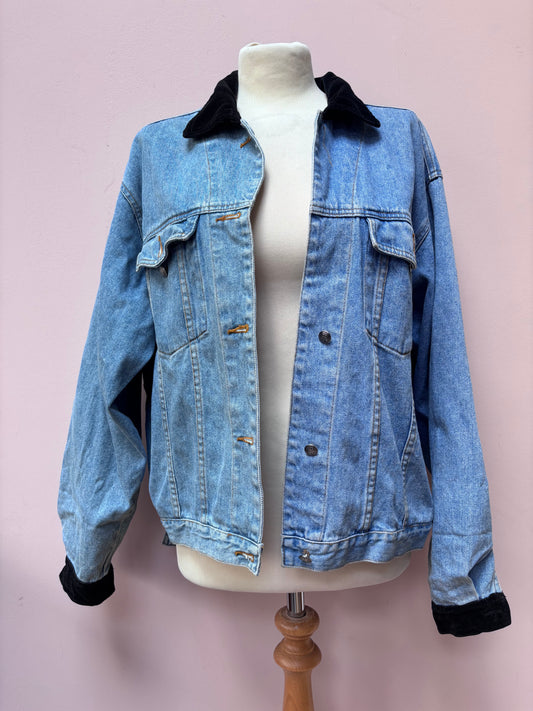 Vintage denim jacket size Medium