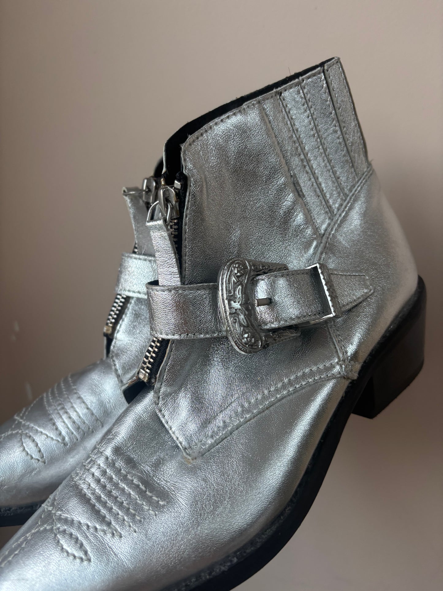 Silver leather boots size UK6