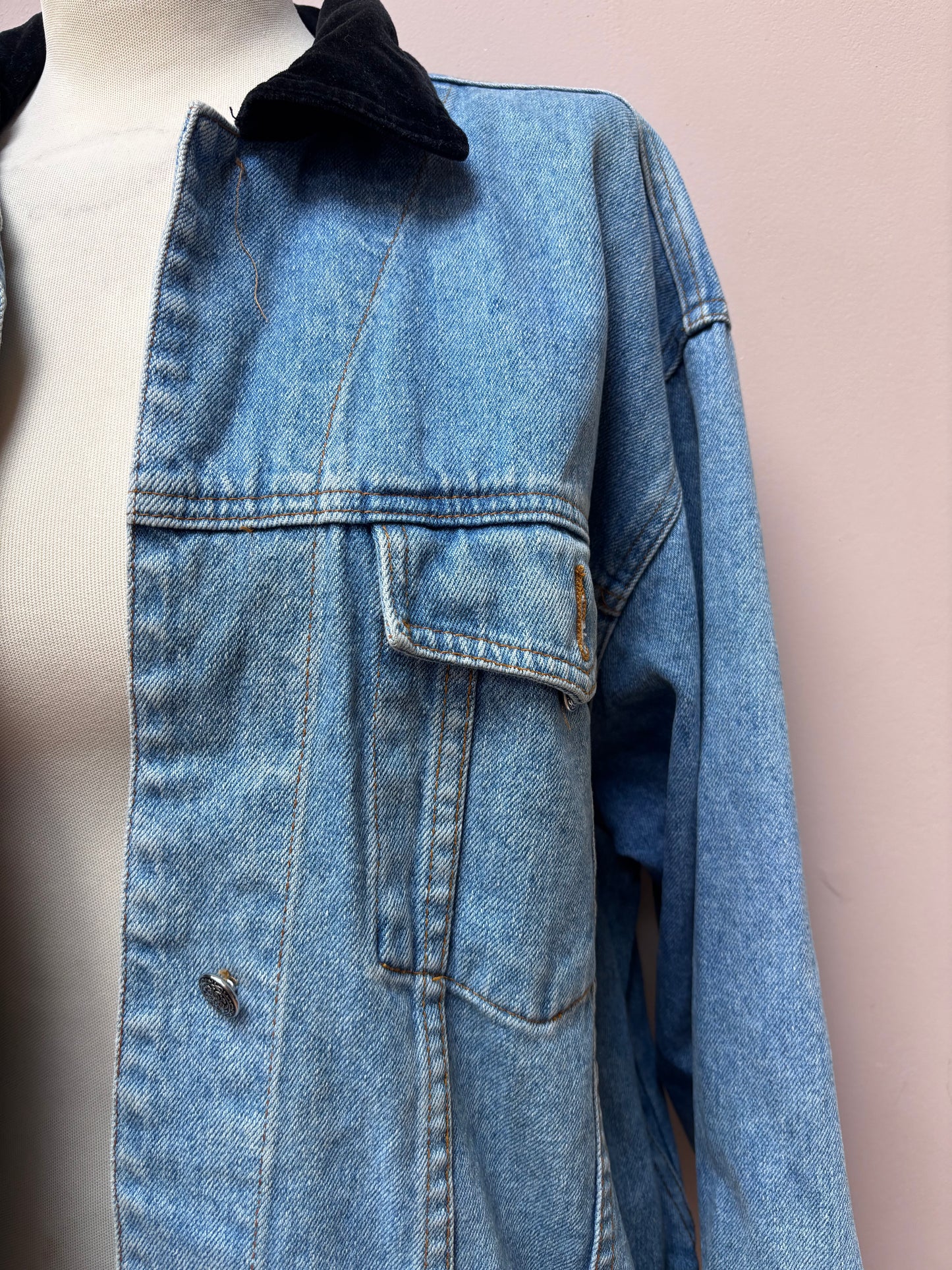 Vintage denim jacket size Medium