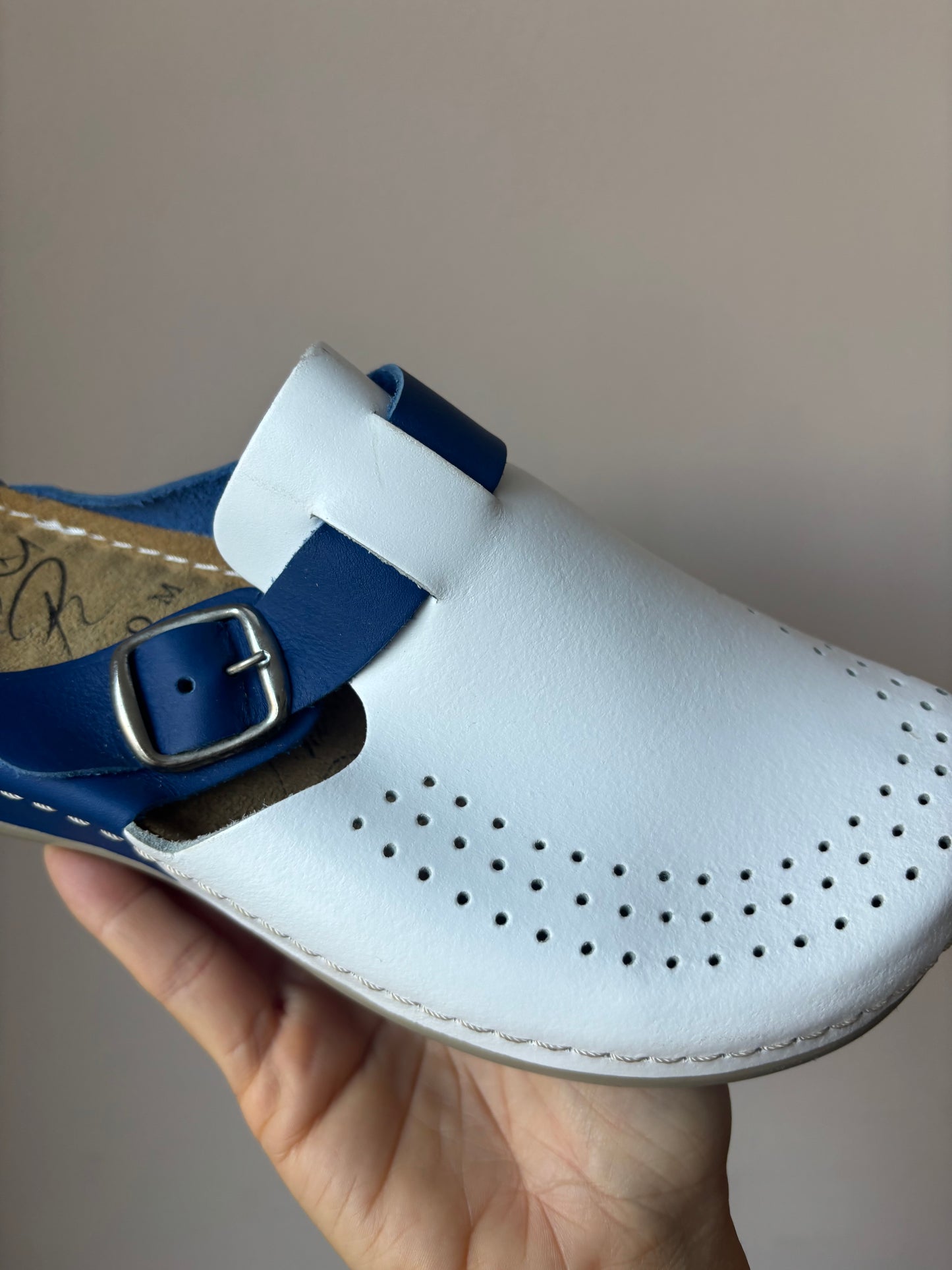 Vintage leather blue white clogs BNWT size 5