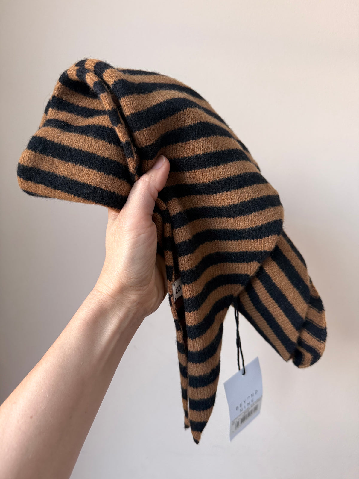 Beyond Nine 100% lambswool neck scarf BNWT