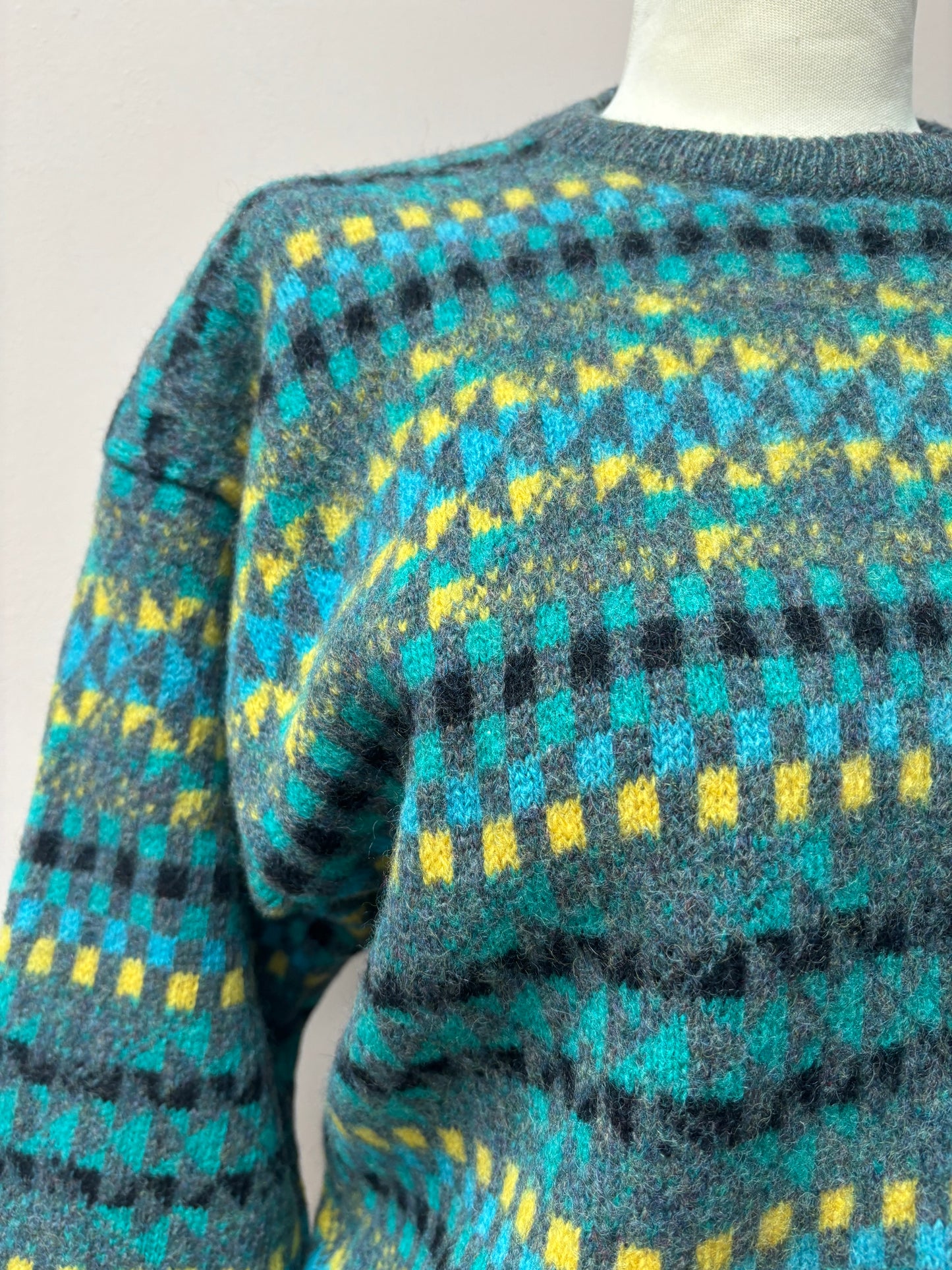 Vintage 100% wool jumper size 12