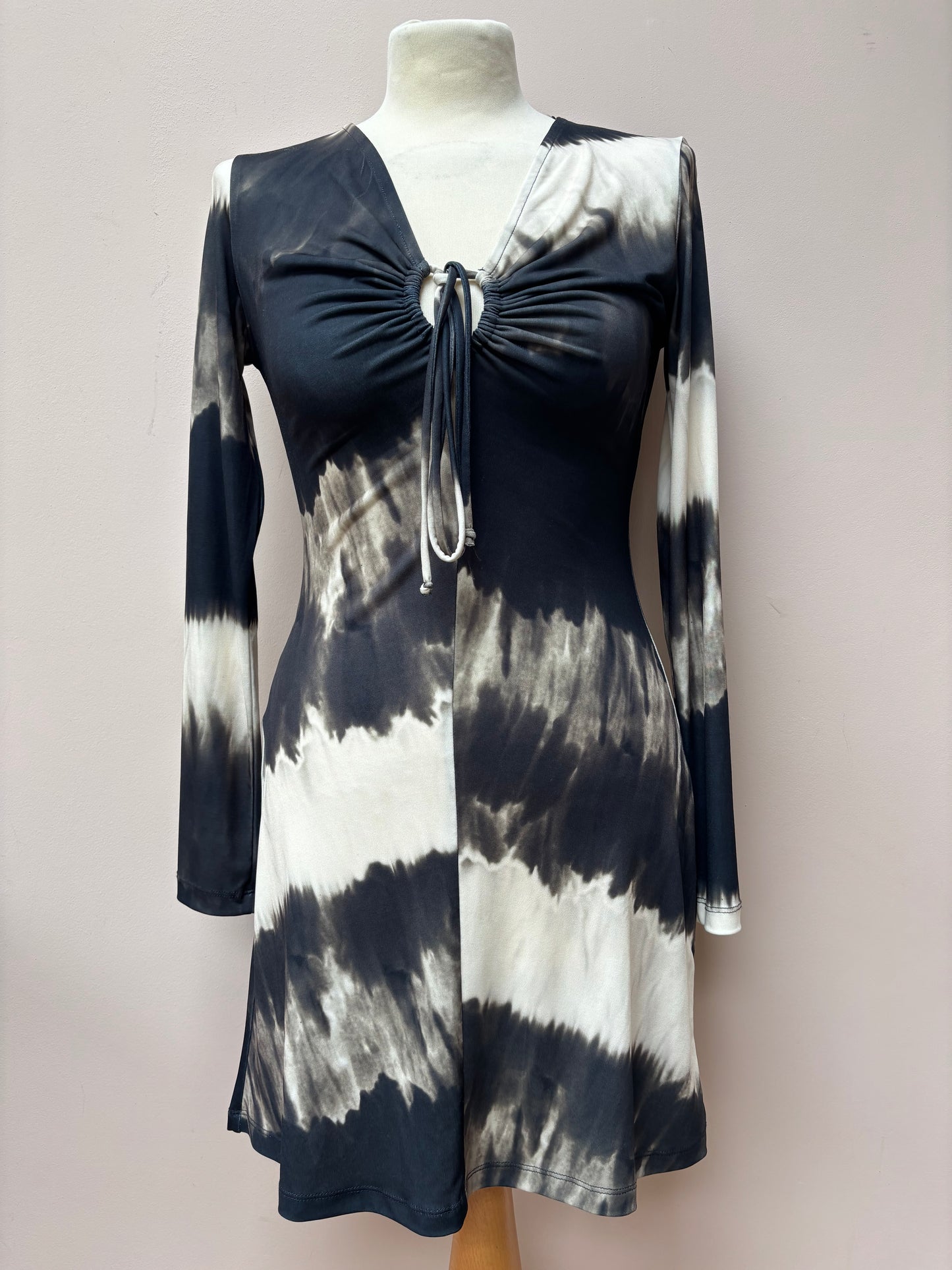 Print dress with tie front size Small