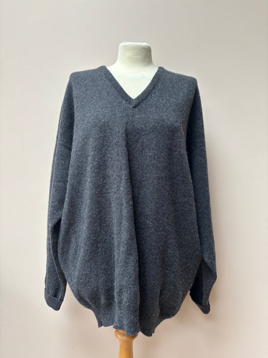 Vintage Pringle pure new wool jumper XL