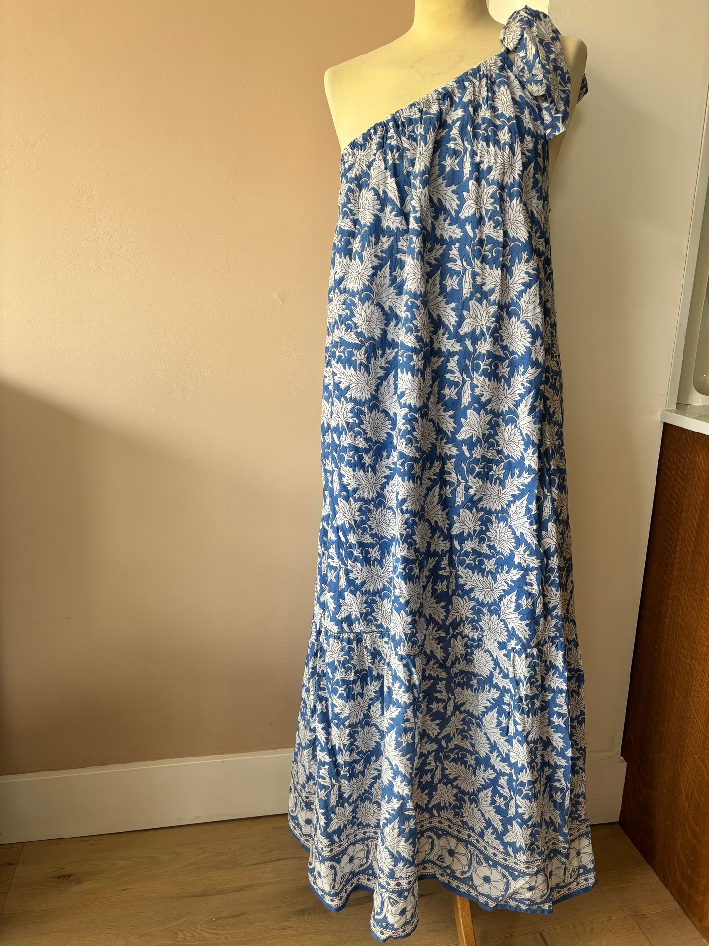 Patterned 100% cotton one shoulder dress size Medium