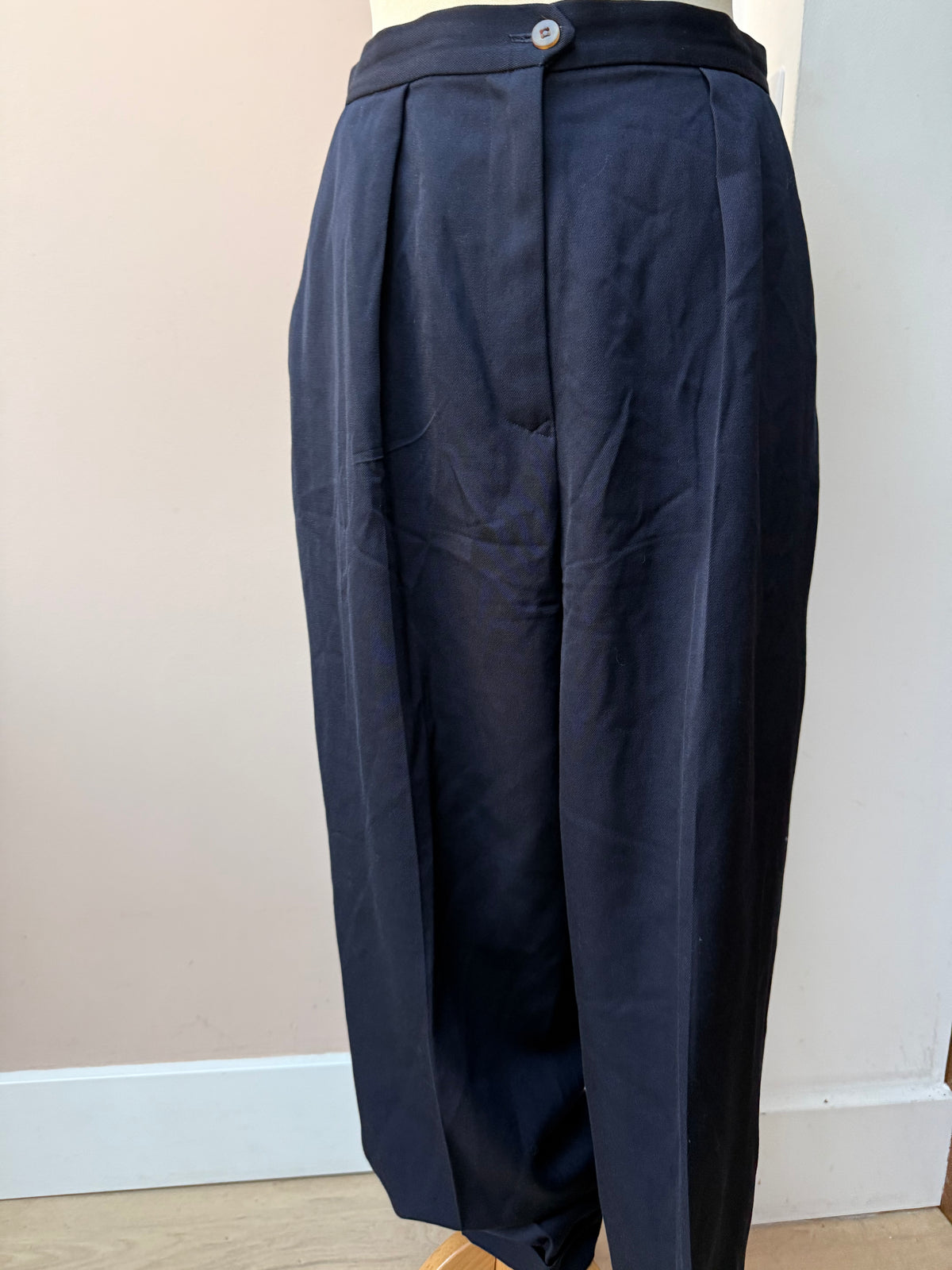 Vintage Nicole Farhi navy 100% wool trousers size 10/12