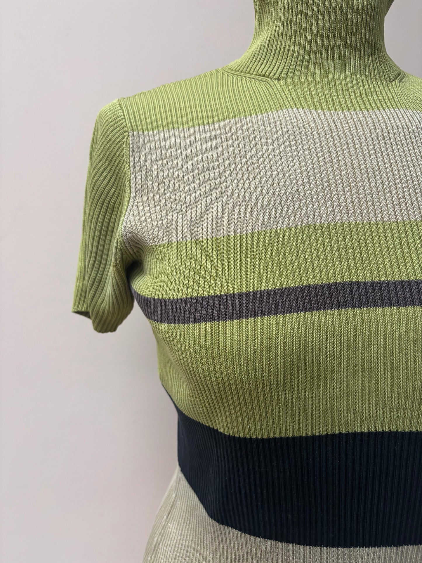 Vintage 100% silk top size Medium