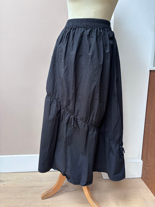 Black 100% skirt with little bows size 14/16