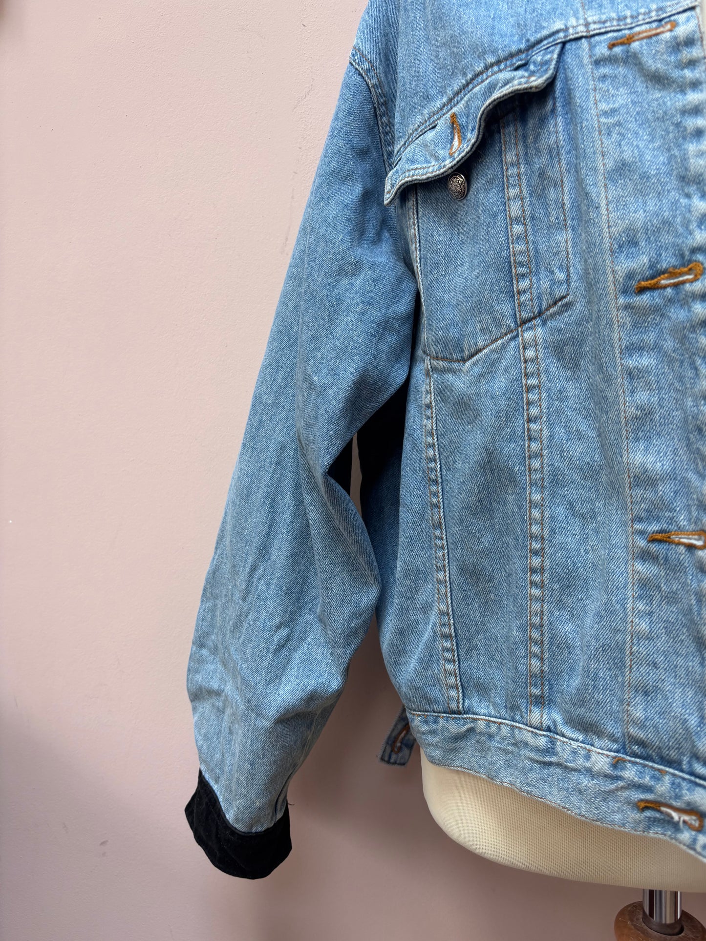 Vintage denim jacket size Medium